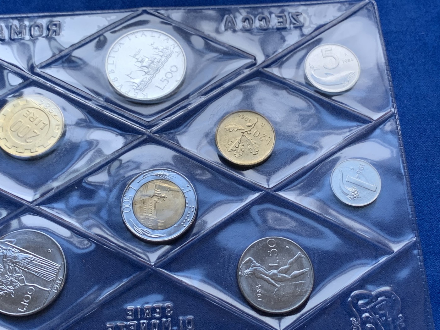 《竞宝斋》第208场-周日，周一 2场 (全场包邮) 意大利1984年套币，发行量少，不常见年份