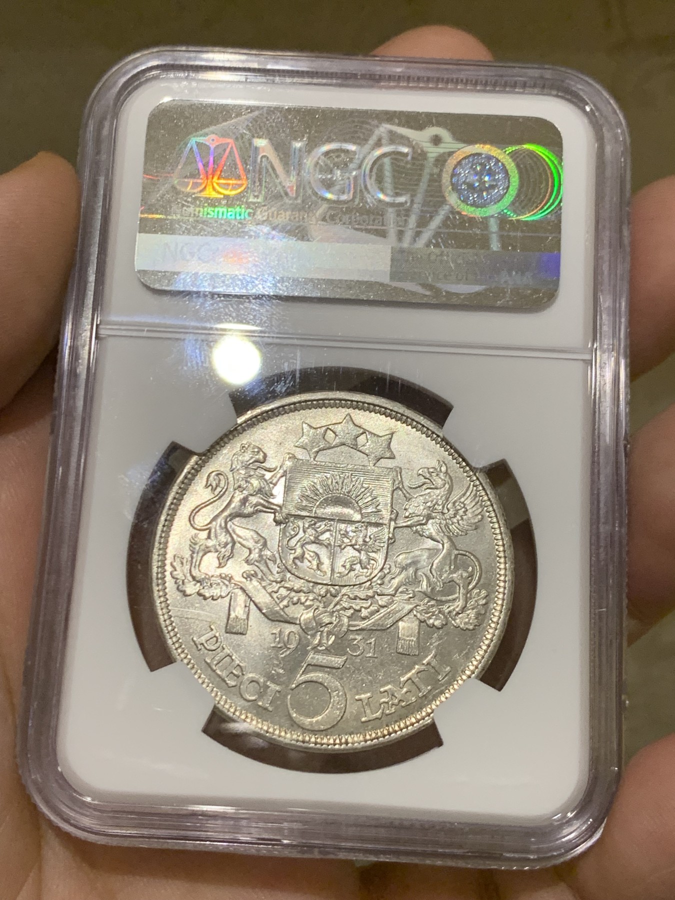 《竞宝斋》第208场-周日，周一 2场 (全场包邮) NGC-MS62 拉脱维亚1931年5拉特美女大银币 全新转光 外拍热门品种 价格洼地