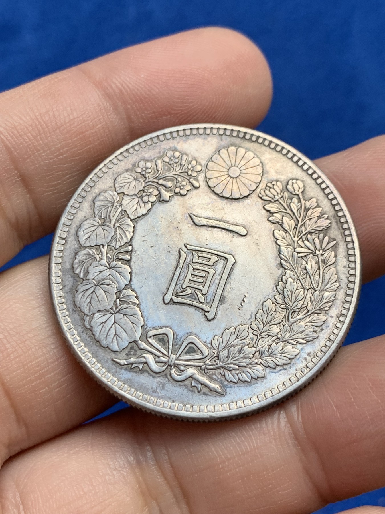 《竞宝斋》第208场-周日，周一 2场 (全场包邮) 日本明治25年（1892）龙洋1圆银币 状态还行 细节见图