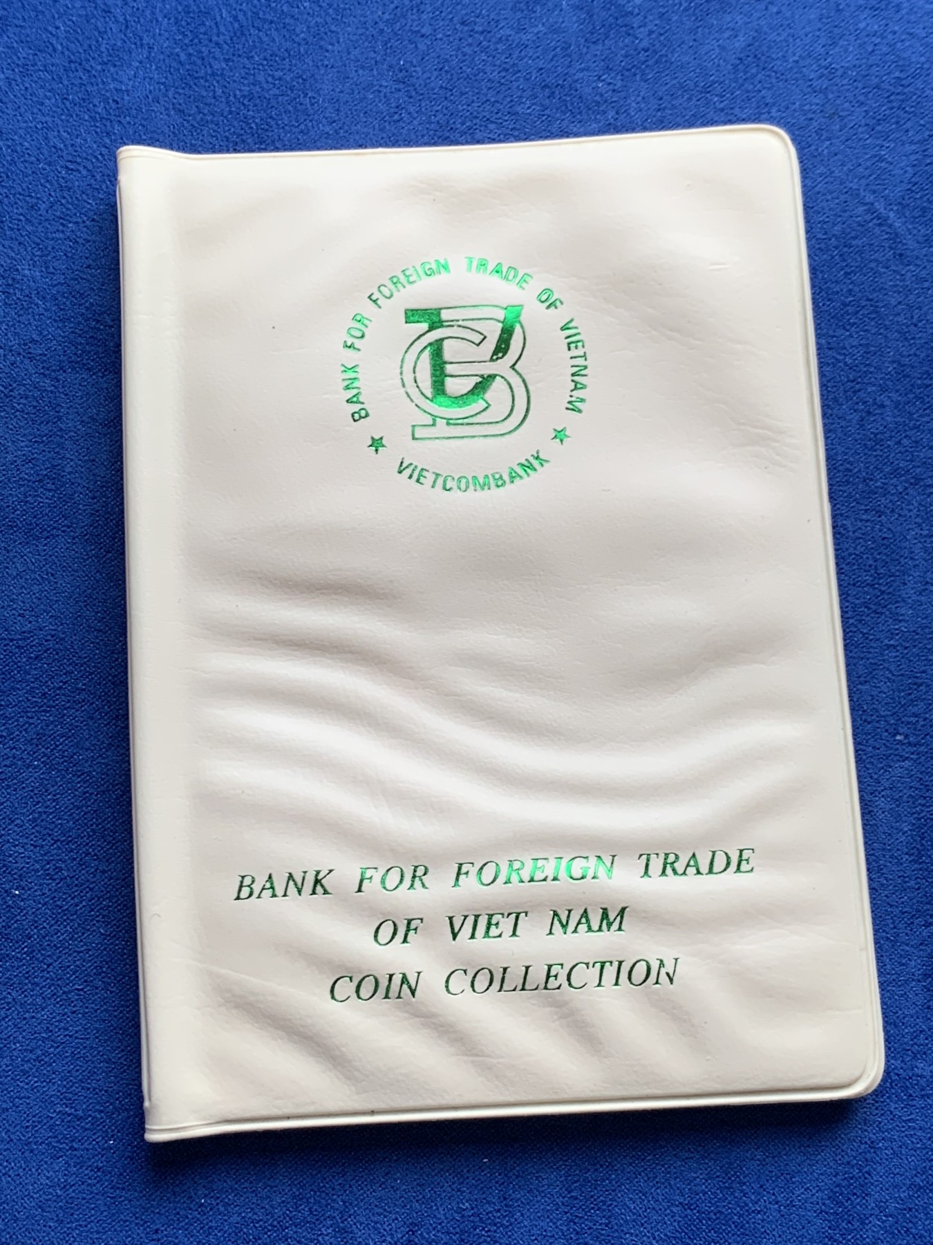 《竞宝斋》第208场-周日，周一 2场 (全场包邮) 越南 7枚装 套币 比较少见的装帧方式 年份 状态 请见图