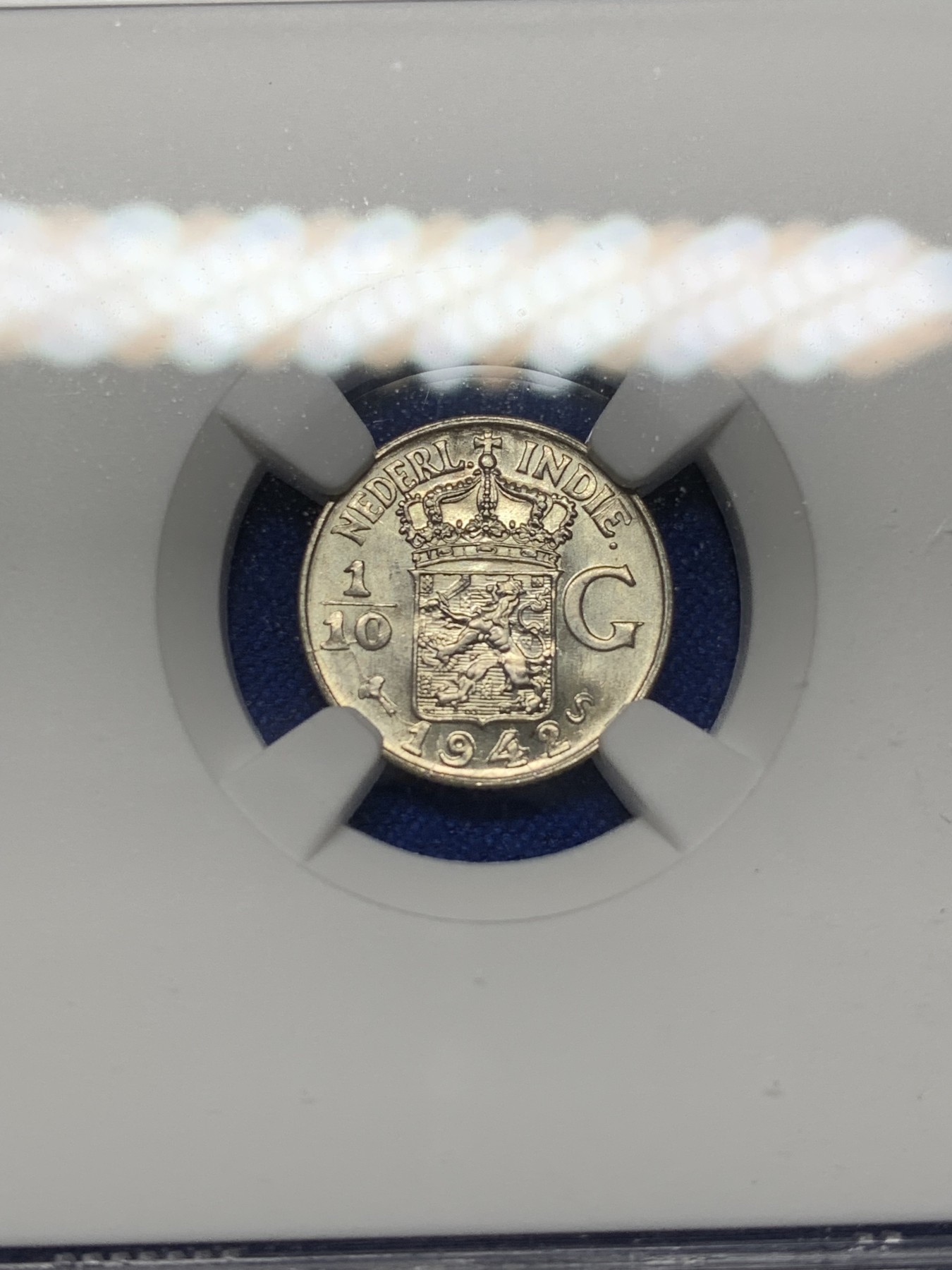 《竞宝斋》第208场-周日，周一 2场 (全场包邮) NGC MS64 冠军分 荷属东印度 1942年1/10盾银币