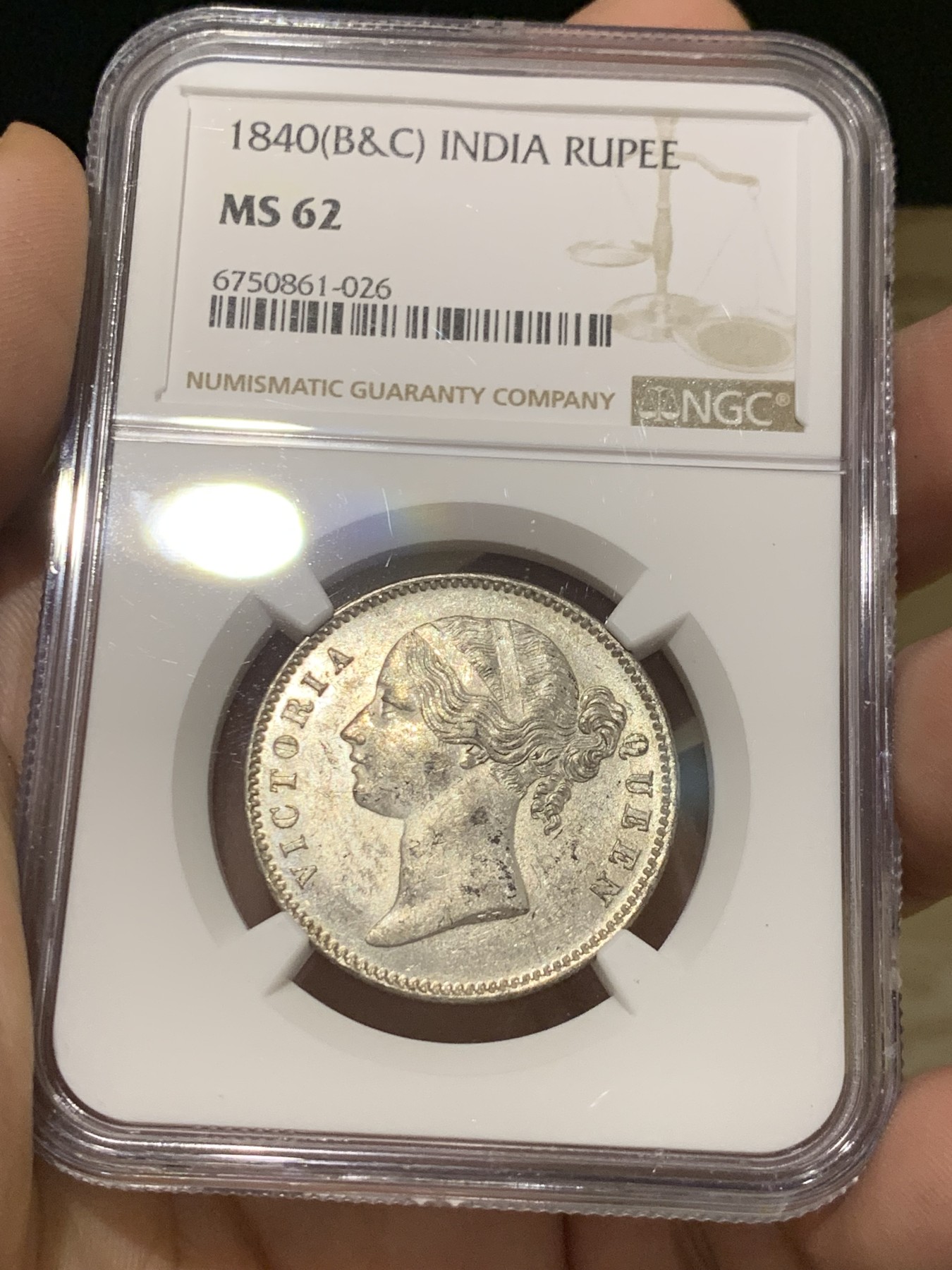 《竞宝斋》第208场-周日，周一 2场 (全场包邮) NGC-MS62 英属东印度公司1840年维多利亚双辫1卢比银币 MS品稀少