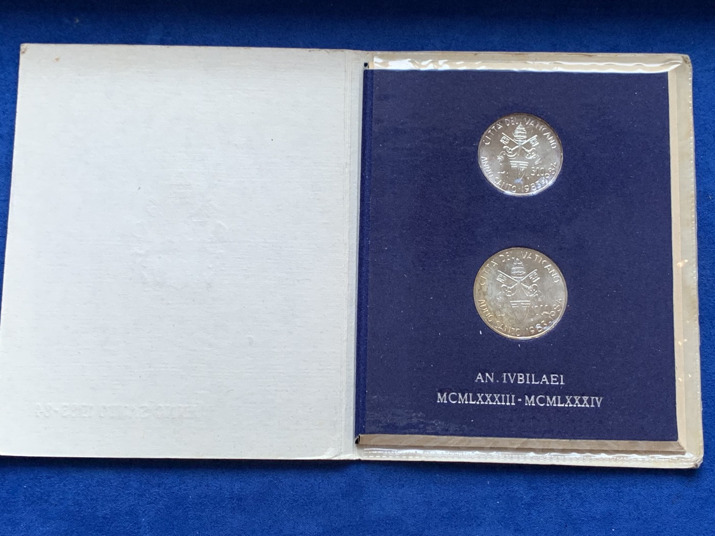 《竞宝斋》第208场-周日，周一 2场 (全场包邮) 梵蒂冈1983-84，双年份、天主圣年套币，官方原厂卡册