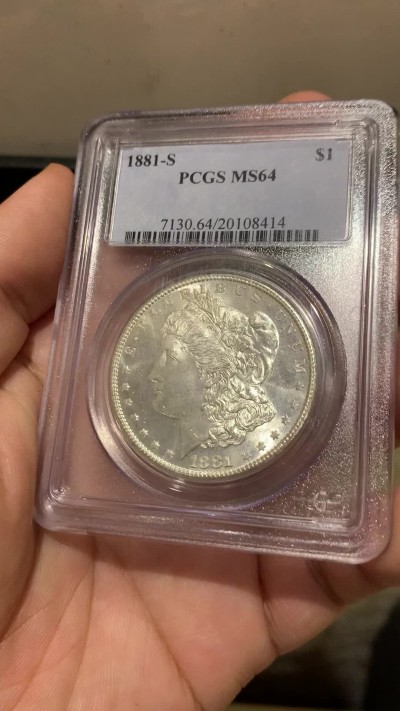 《竞宝斋》第208场-周日，周一 2场 (全场包邮) PCGS-MS64  美国 1881年 摩根一美元大银币  经典品种  凝霜底板