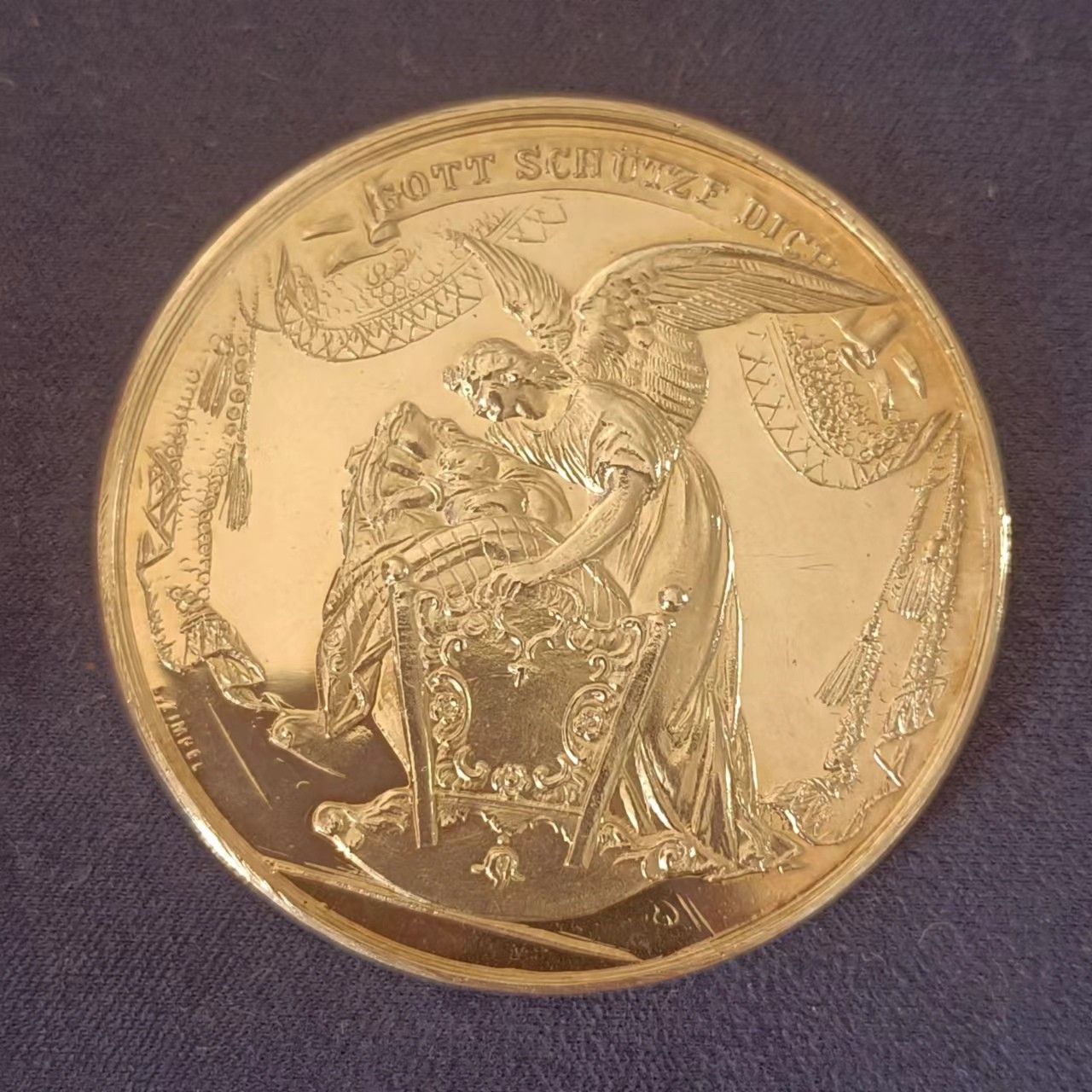 外国章牌第十八期 奥地利洗礼银章，天使婴儿， 42mm，边缘银标