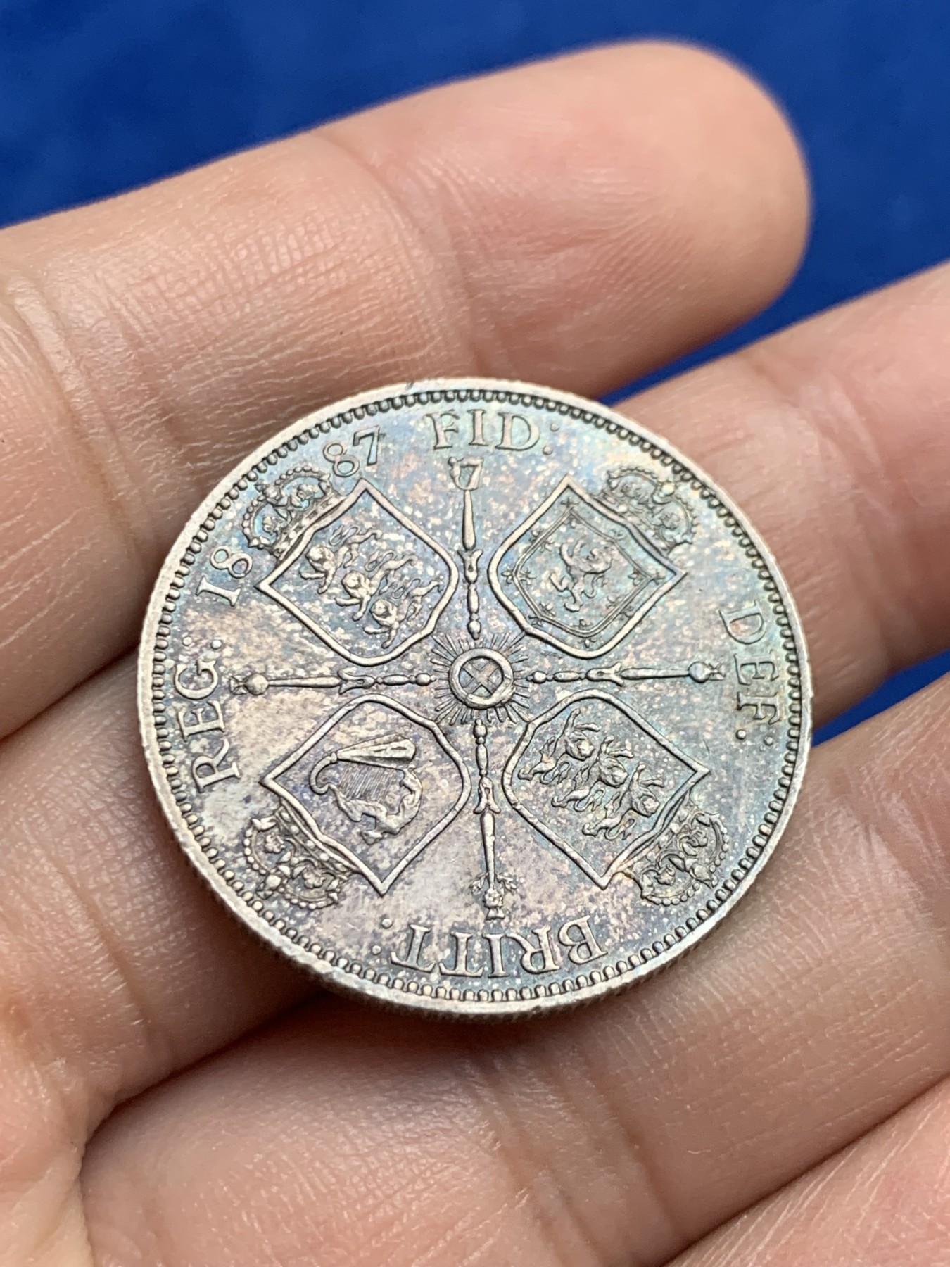 《竞宝斋》第208场-周日，周一 2场 (全场包邮) 英国 1887年 维多利亚弗洛林银币 五彩深彩包浆 精品裸币