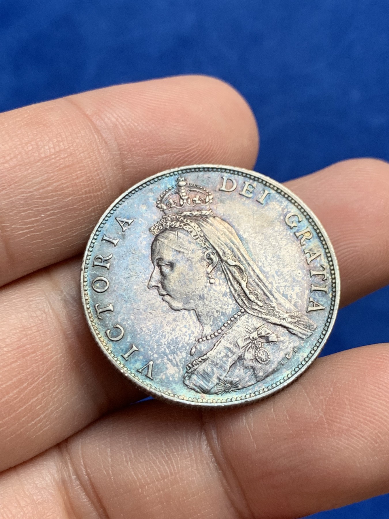 《竞宝斋》第208场-周日，周一 2场 (全场包邮) 英国 1887年 维多利亚弗洛林银币 五彩深彩包浆 精品裸币