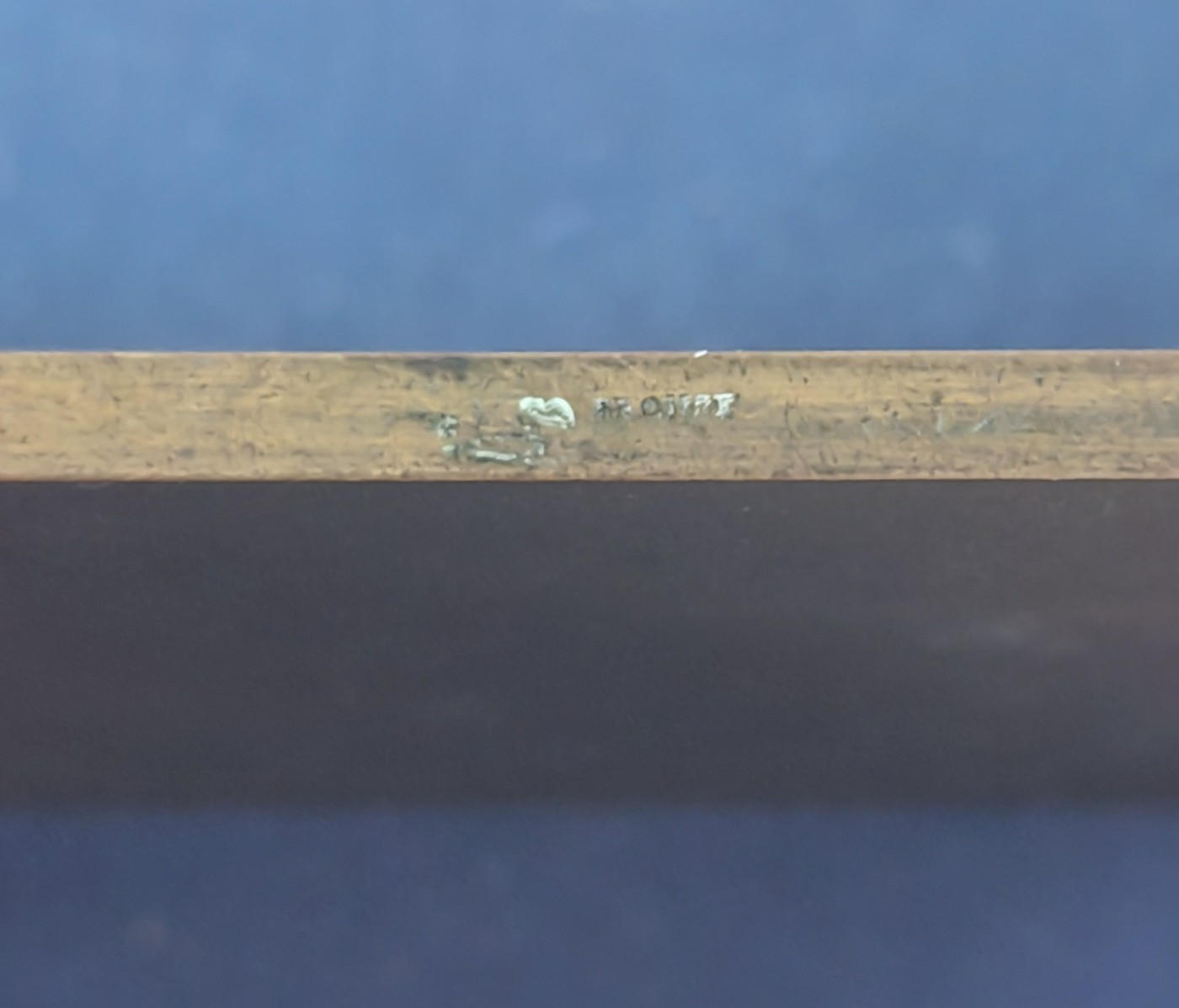 外国章牌第十八期 战斗羚羊，T'henot 动物系列，82x47mm，丰饶角边铭，铜锈