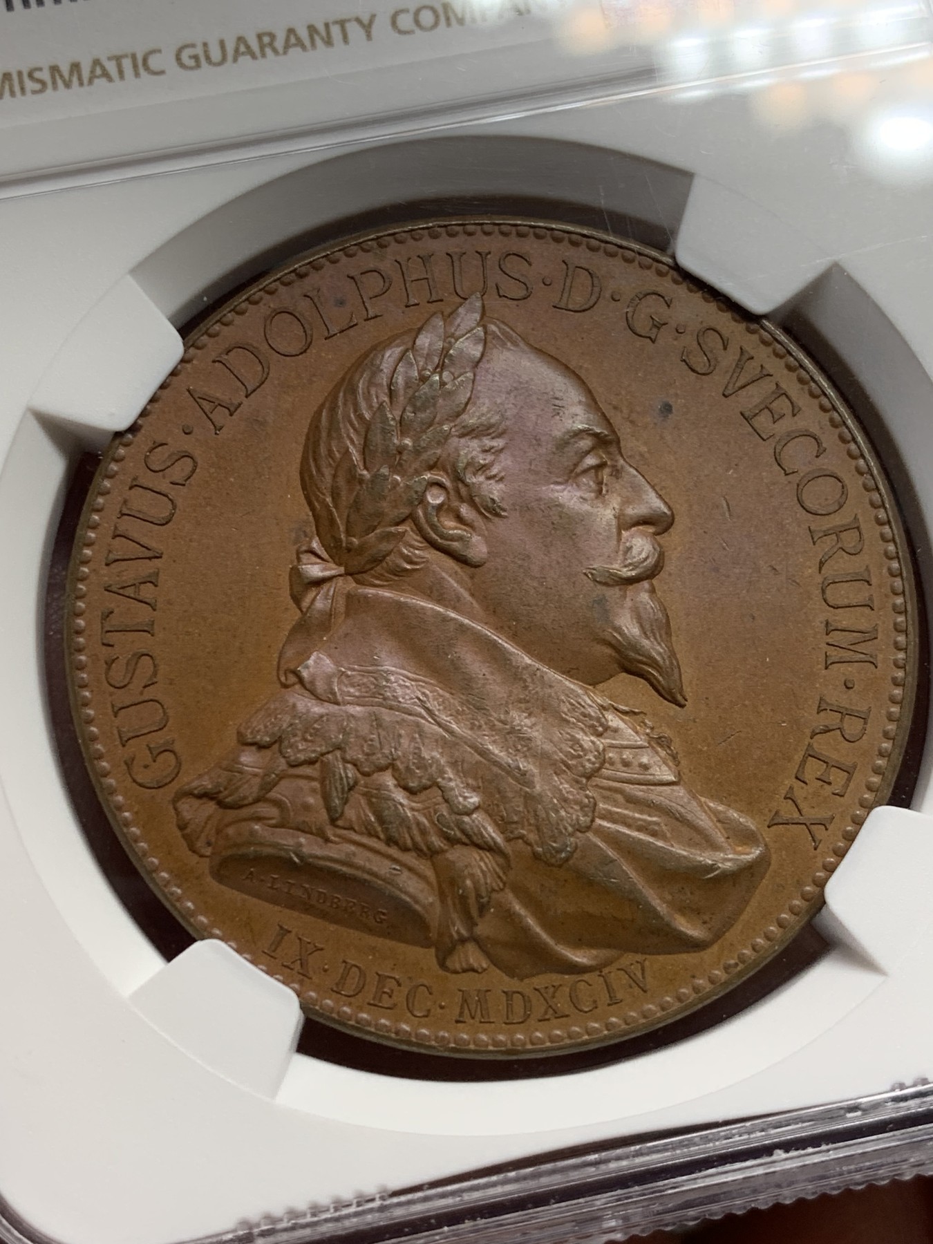 《竞宝斋》第208场-周日，周一 2场 (全场包邮) NGC MS64 瑞典1894年古斯塔夫二世三百周年纪念铜章 巧克力包浆 细节好