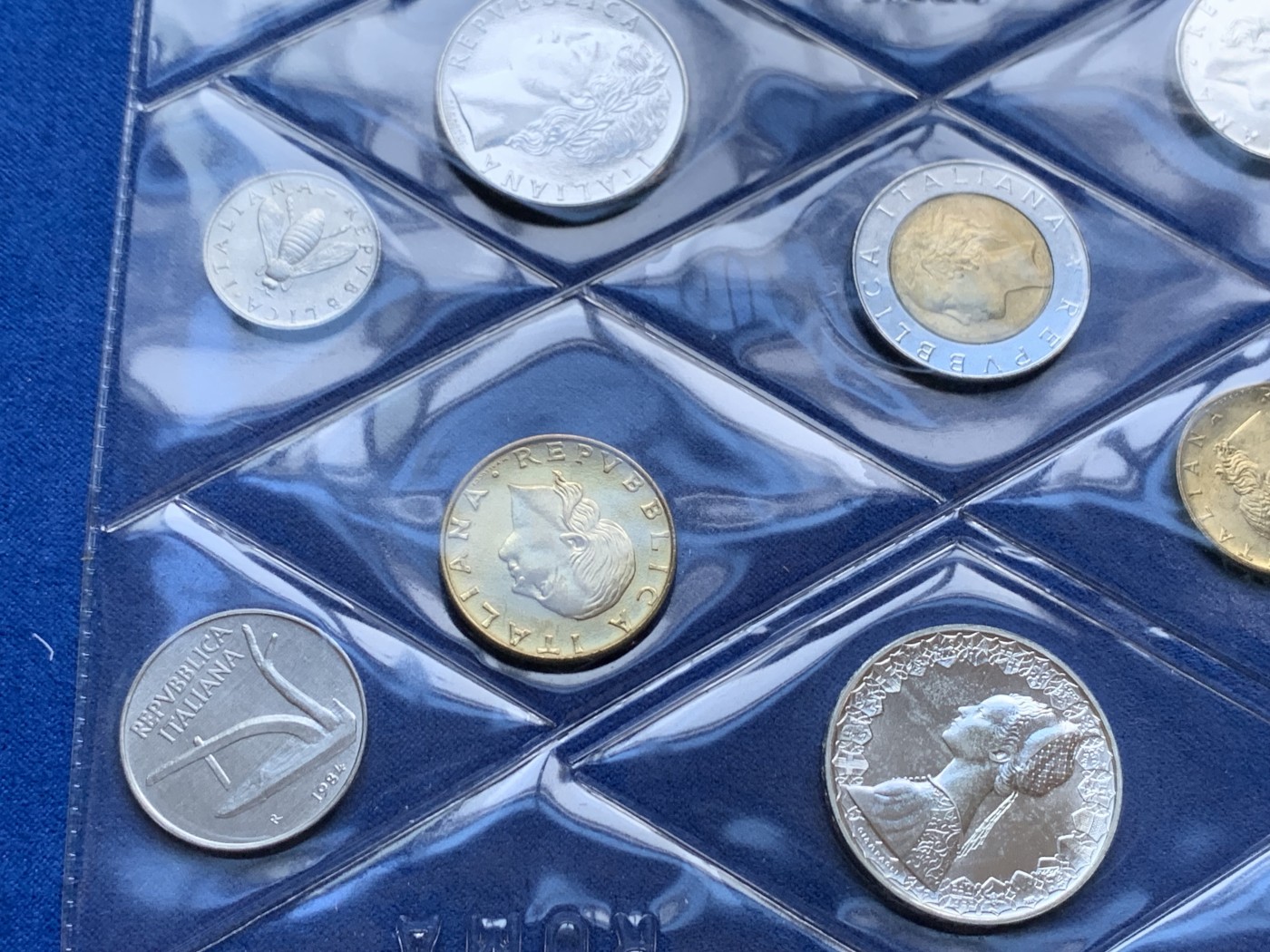 《竞宝斋》第208场-周日，周一 2场 (全场包邮) 意大利1984年套币，发行量少，不常见年份