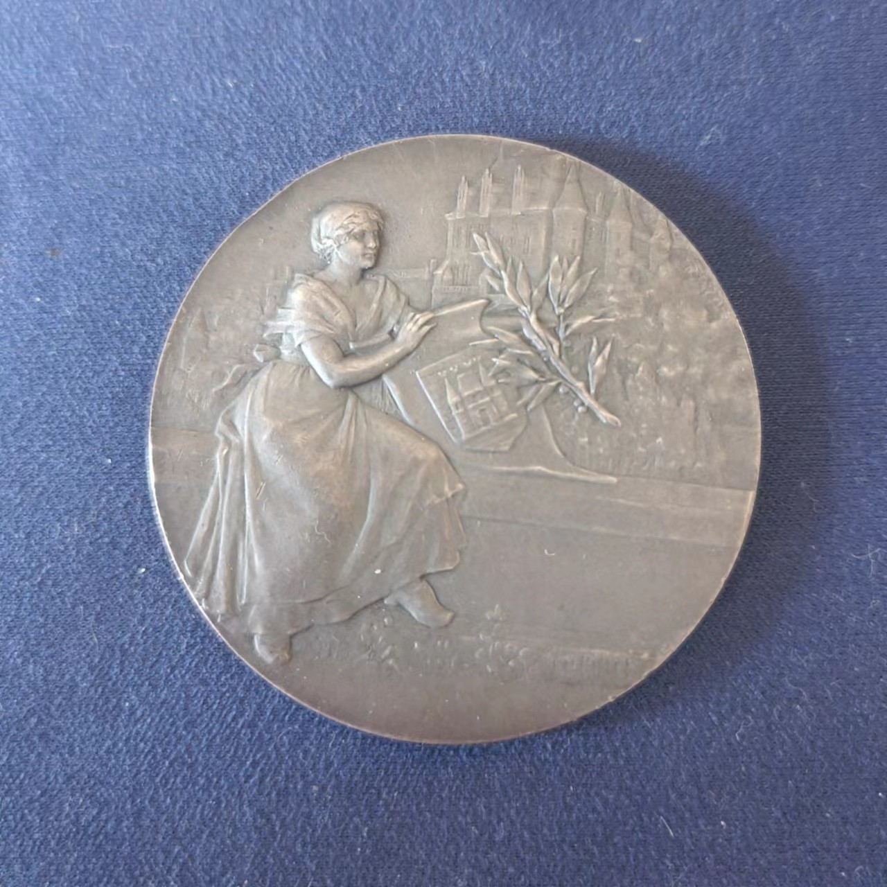 外国章牌第十八期 法国银章，Pillet 作品， 直径 4cm