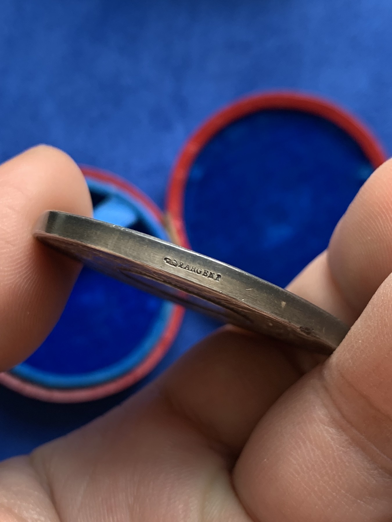 《竞宝斋》第208场-周日，周一 2场 (全场包邮) 法国射击比赛银章 41mm 重41.2g 边铭丰饶角2A 包浆入骨 品相不错（送原盒）