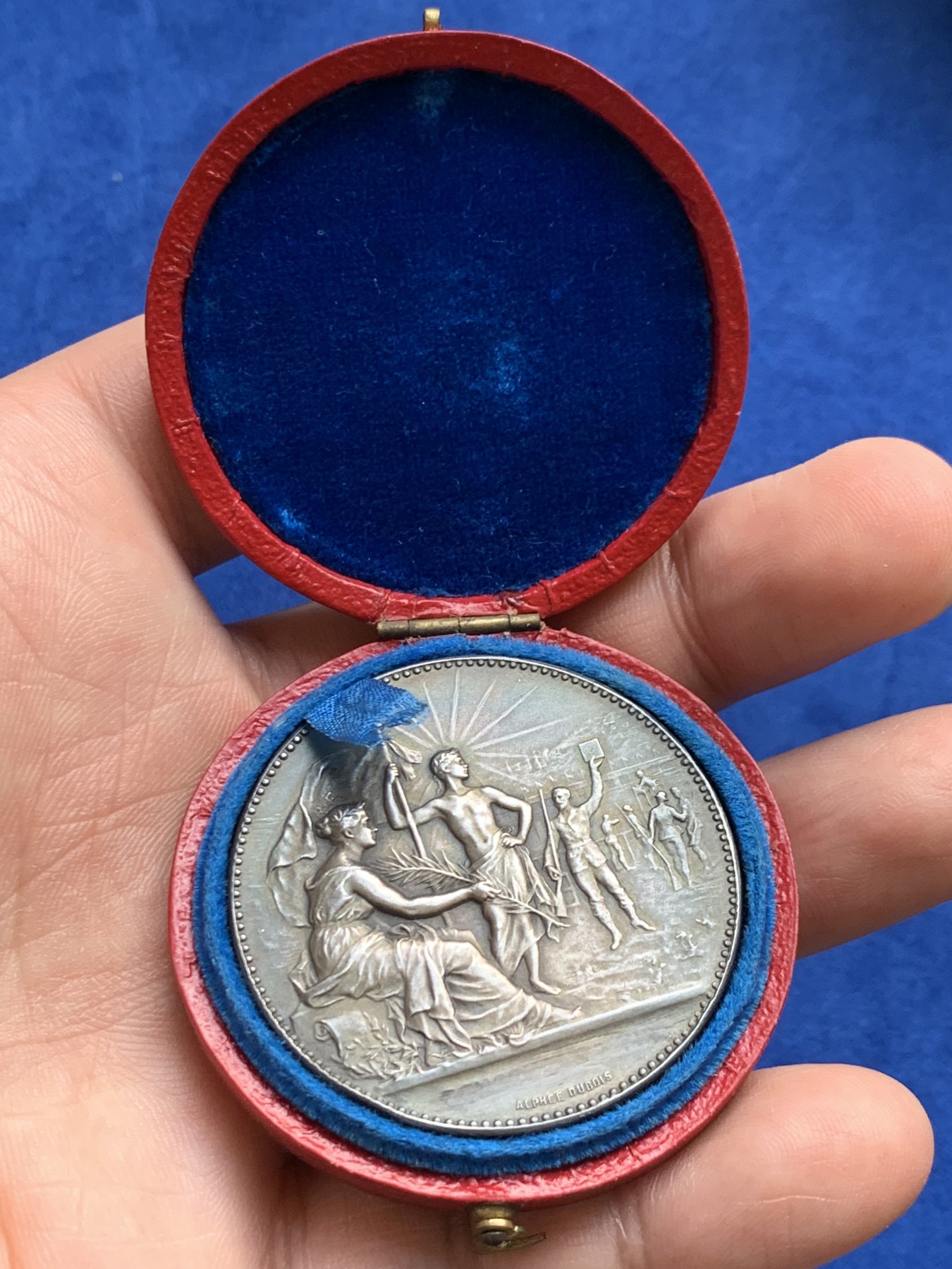 《竞宝斋》第208场-周日，周一 2场 (全场包邮) 法国射击比赛银章 41mm 重41.2g 边铭丰饶角2A 包浆入骨 品相不错（送原盒）