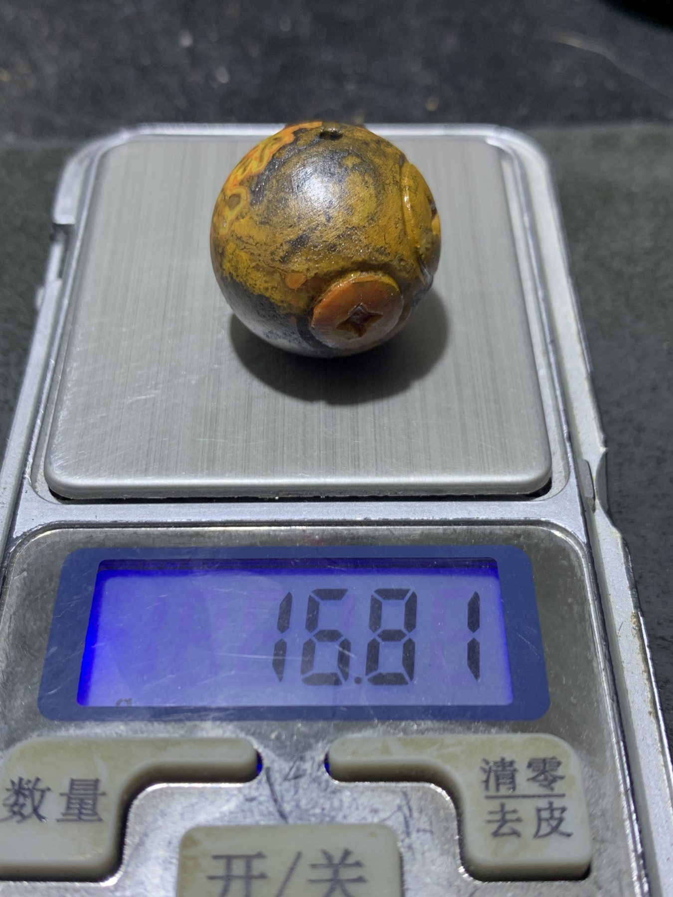 精美冰飘风化纹战国红玛瑙手工俏色巧雕连中三元圆珠一个
