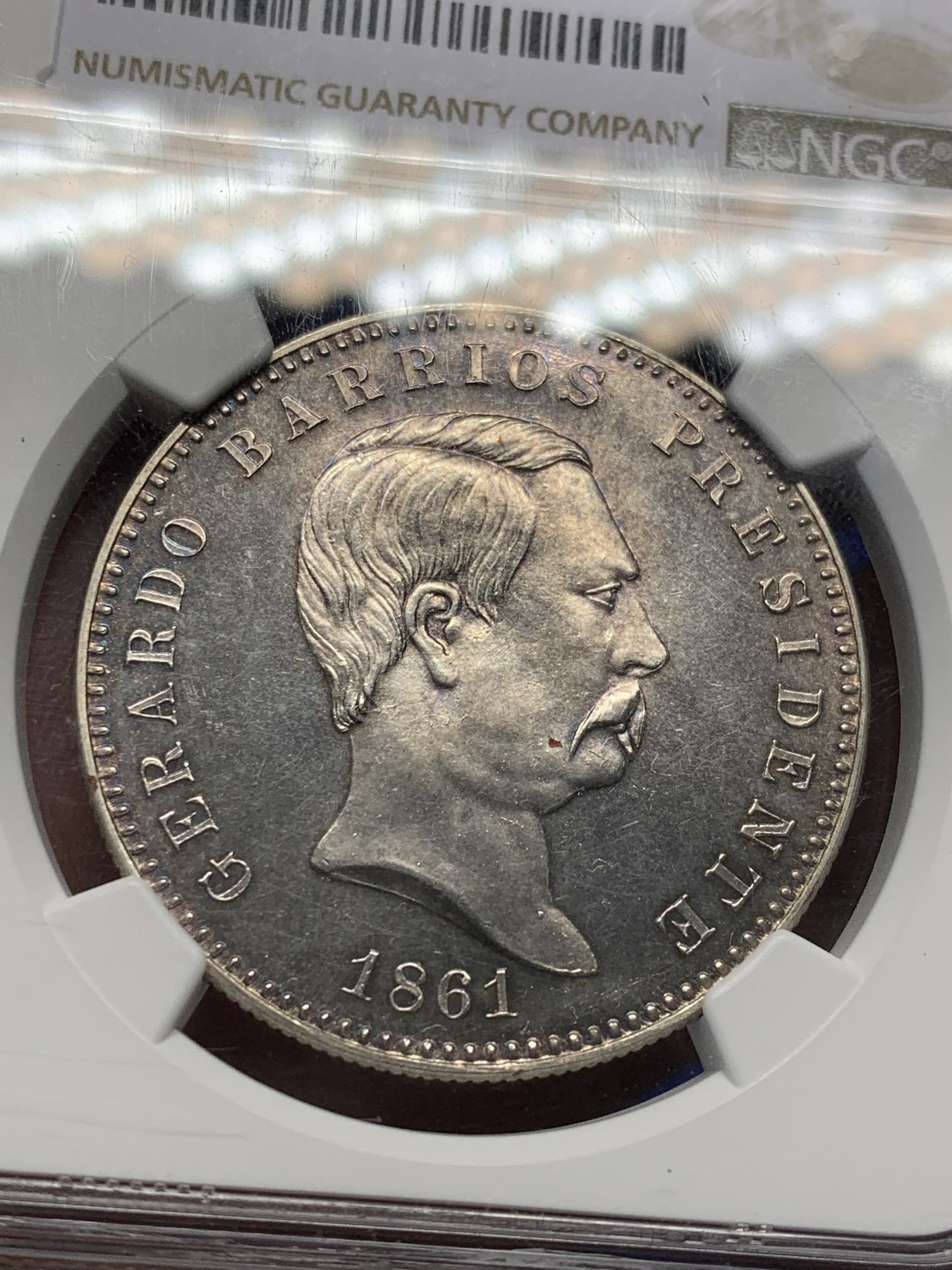 《竞宝斋》第208场-周日，周一 2场 (全场包邮) NGC PF63 萨尔瓦多共和国1861年1Peso大银币 1971后铸。原铸只见过一次，二十几万人民币。很漂亮的包浆，欧洲拍卖的价格非常高，HA还没拍过此品种。