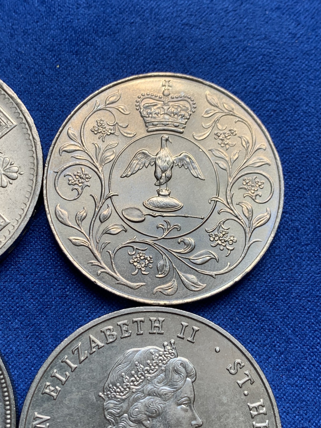 《竞宝斋》第208场-周日，周一 2场 (全场包邮) 4枚一组 伊丽莎白女王克朗型大镍币，圣赫勒拿两枚，英国两枚，女王像栩栩如生