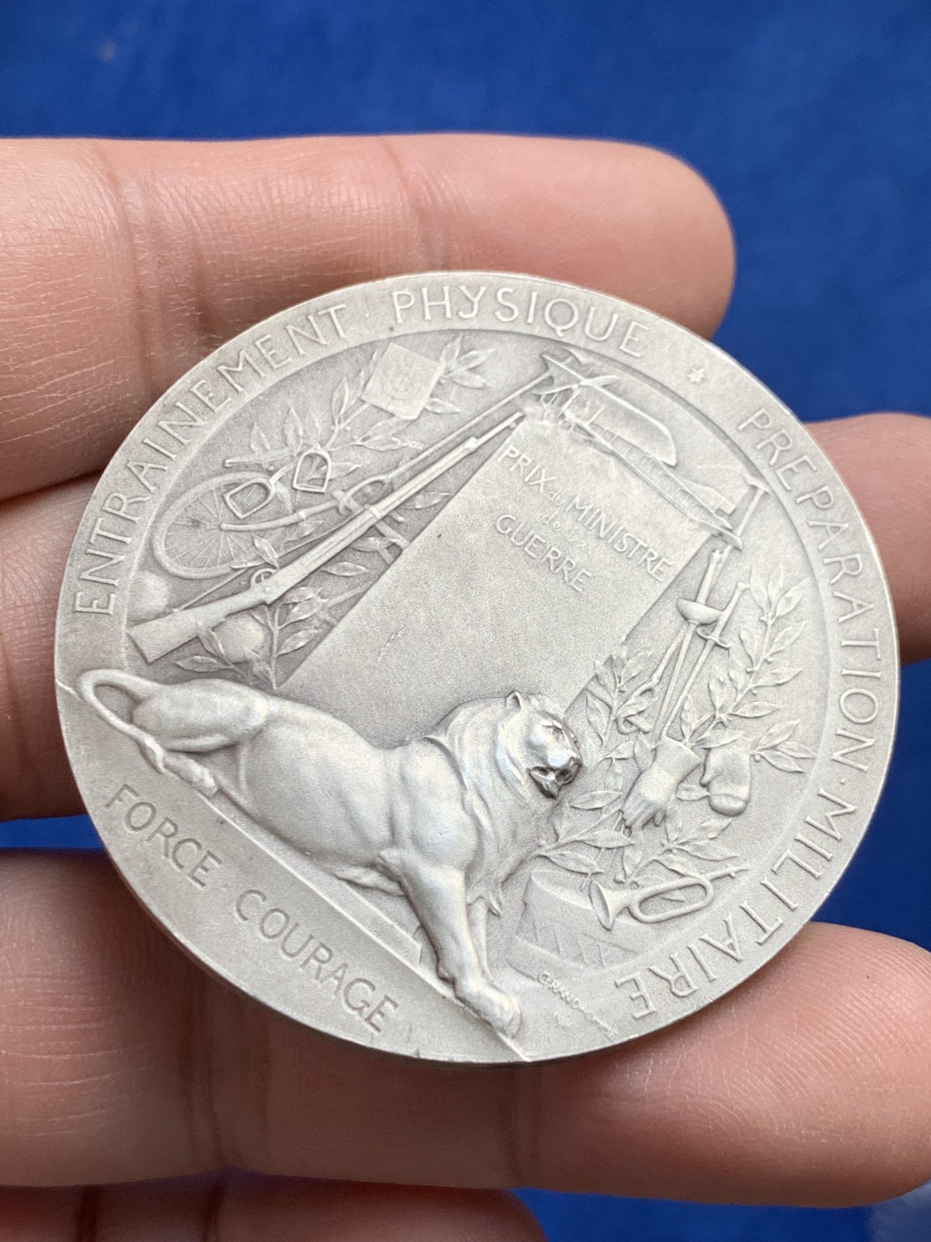 《竞宝斋》第208场-周日，周一 2场 (全场包邮) 法国军事战争准备银章 49.7mm 63.3g 边铭丰饶角银标 品相不错（送磁吸木盒）