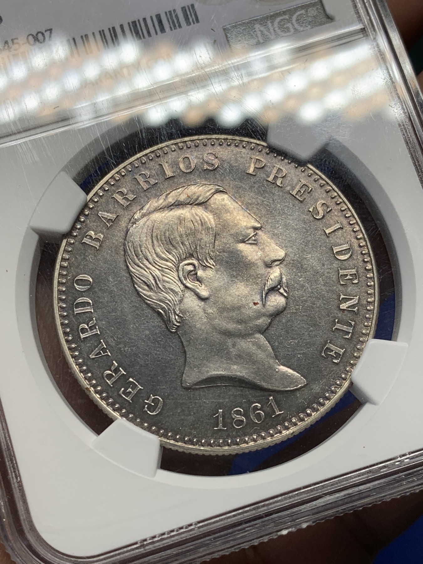 《竞宝斋》第208场-周日，周一 2场 (全场包邮) NGC PF63 萨尔瓦多共和国1861年1Peso大银币 1971后铸。原铸只见过一次，二十几万人民币。很漂亮的包浆，欧洲拍卖的价格非常高，HA还没拍过此品种。