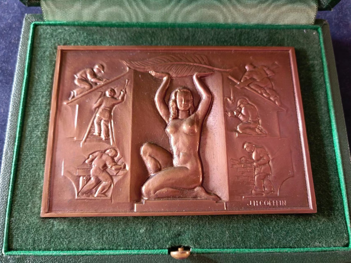 外国章牌第十八期 1969 年法国建筑行业协会铜章，65x95mm，原盒难得