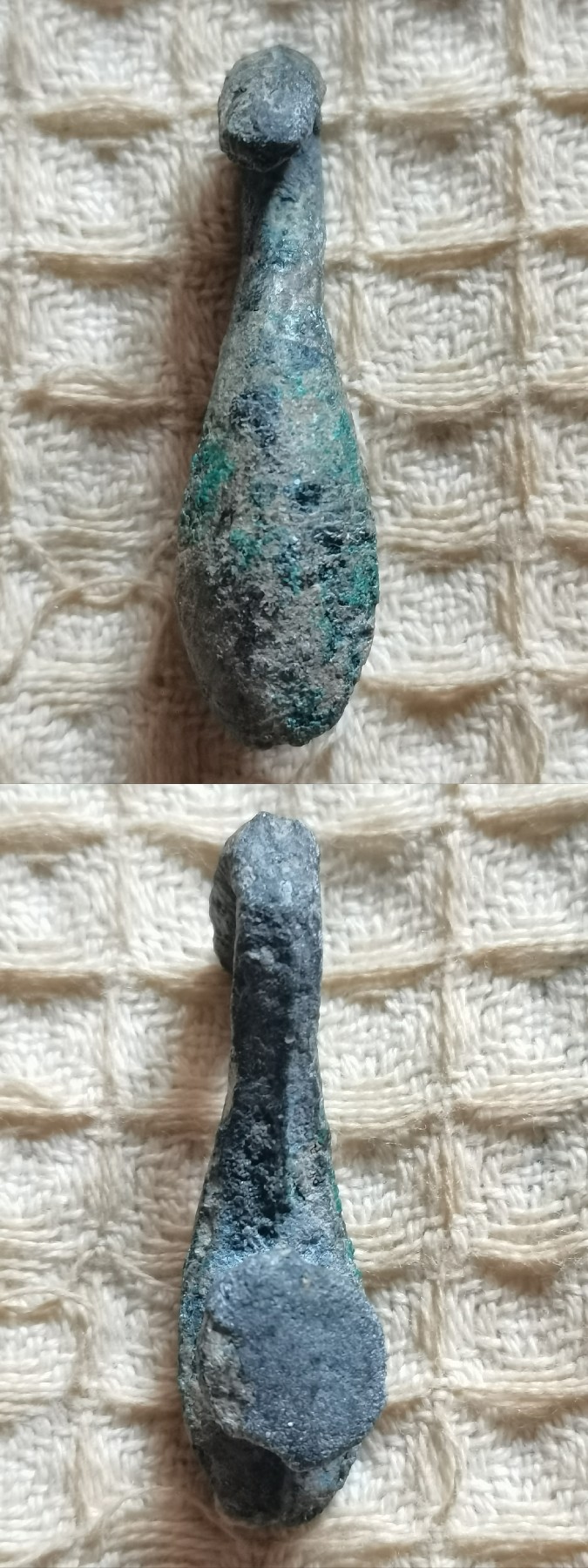 老铜袖珍带钩两个