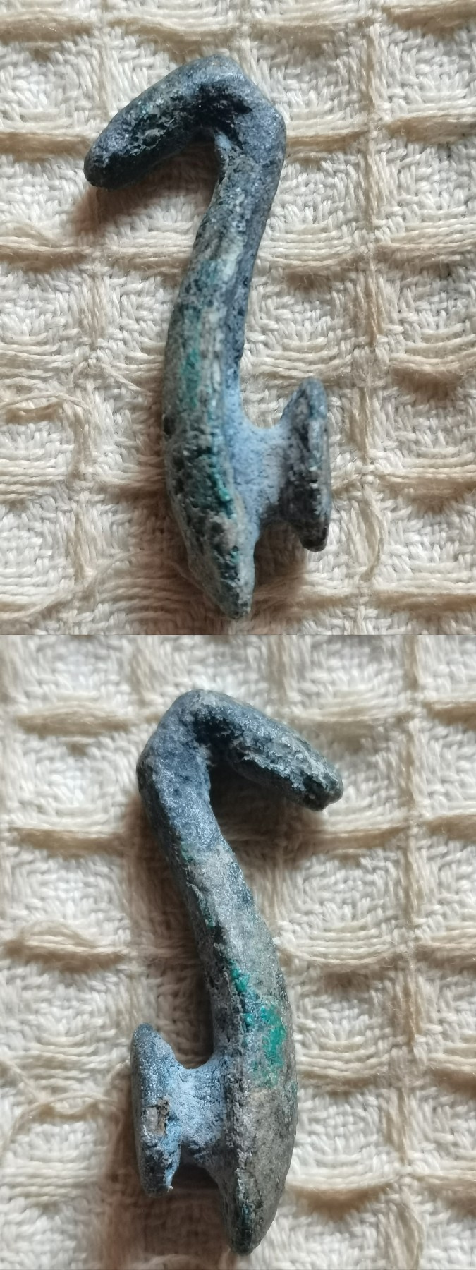 老铜袖珍带钩两个