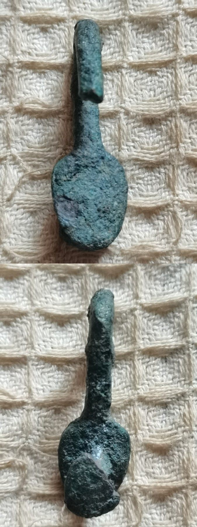 老铜袖珍带钩两个