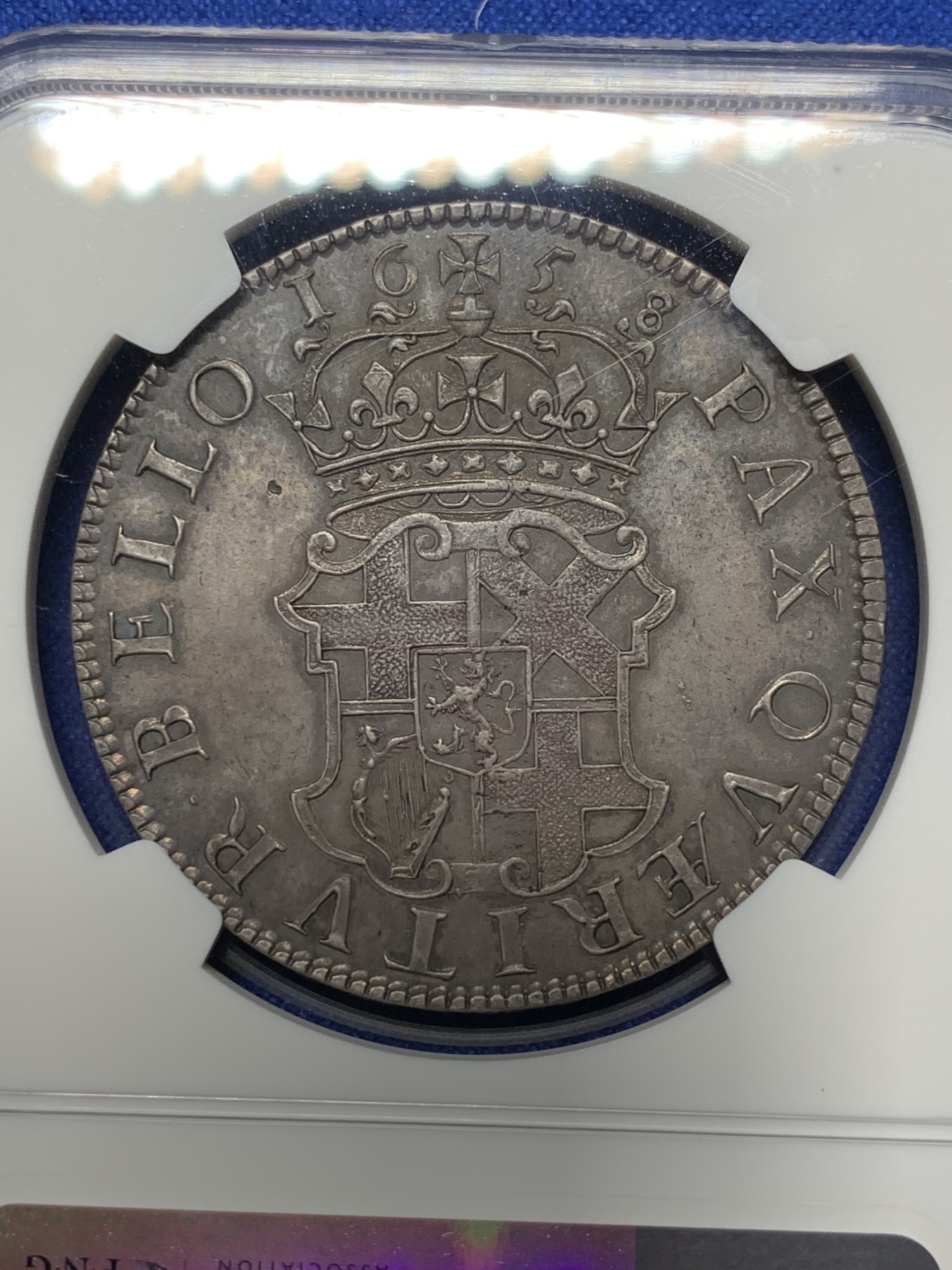《竞宝斋》第208场-周日，周一 2场 (全场包邮) 名誉品 NGC AU58 英国 1658/7 护国公 克伦威尔 克朗大银币 双面均匀的灰咖包浆 花冠清晰 底板平整 均匀的包浆遮挡了底板的光芒 一枚足矣 HA-AU加工的 8400美元成交