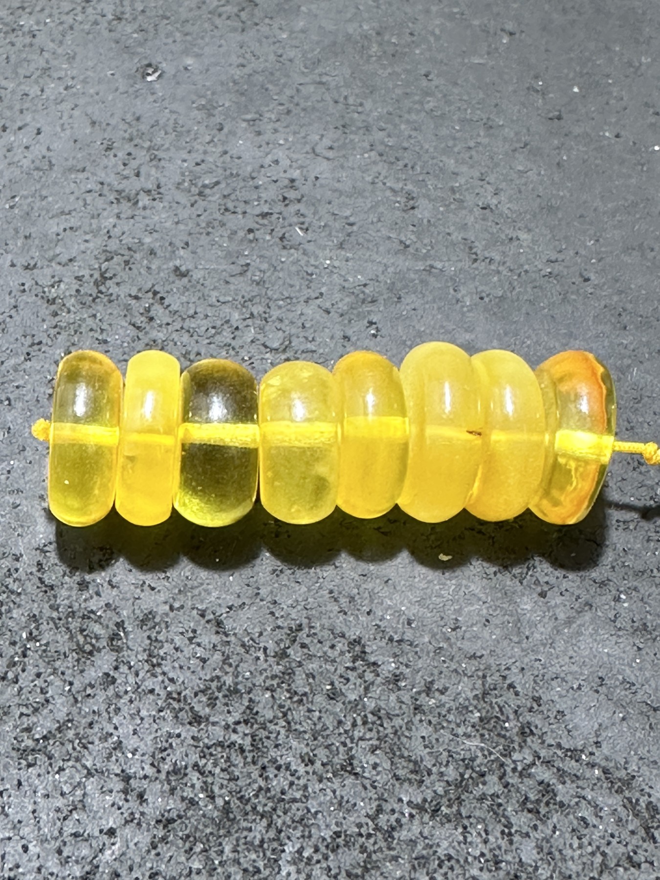 精美天然大尺寸乌克兰蜜蜡随形隔片一组
