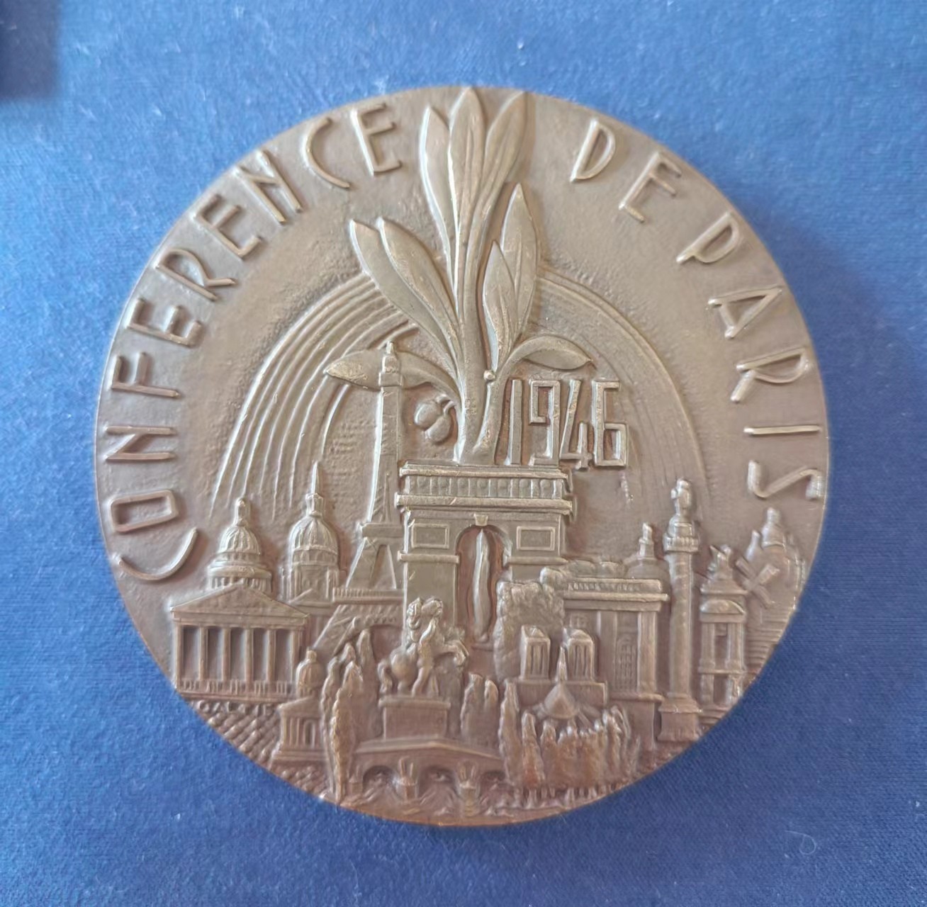 外国章牌第十八期 1946年巴黎会议铜章，雕刻师：Galtié，68mm