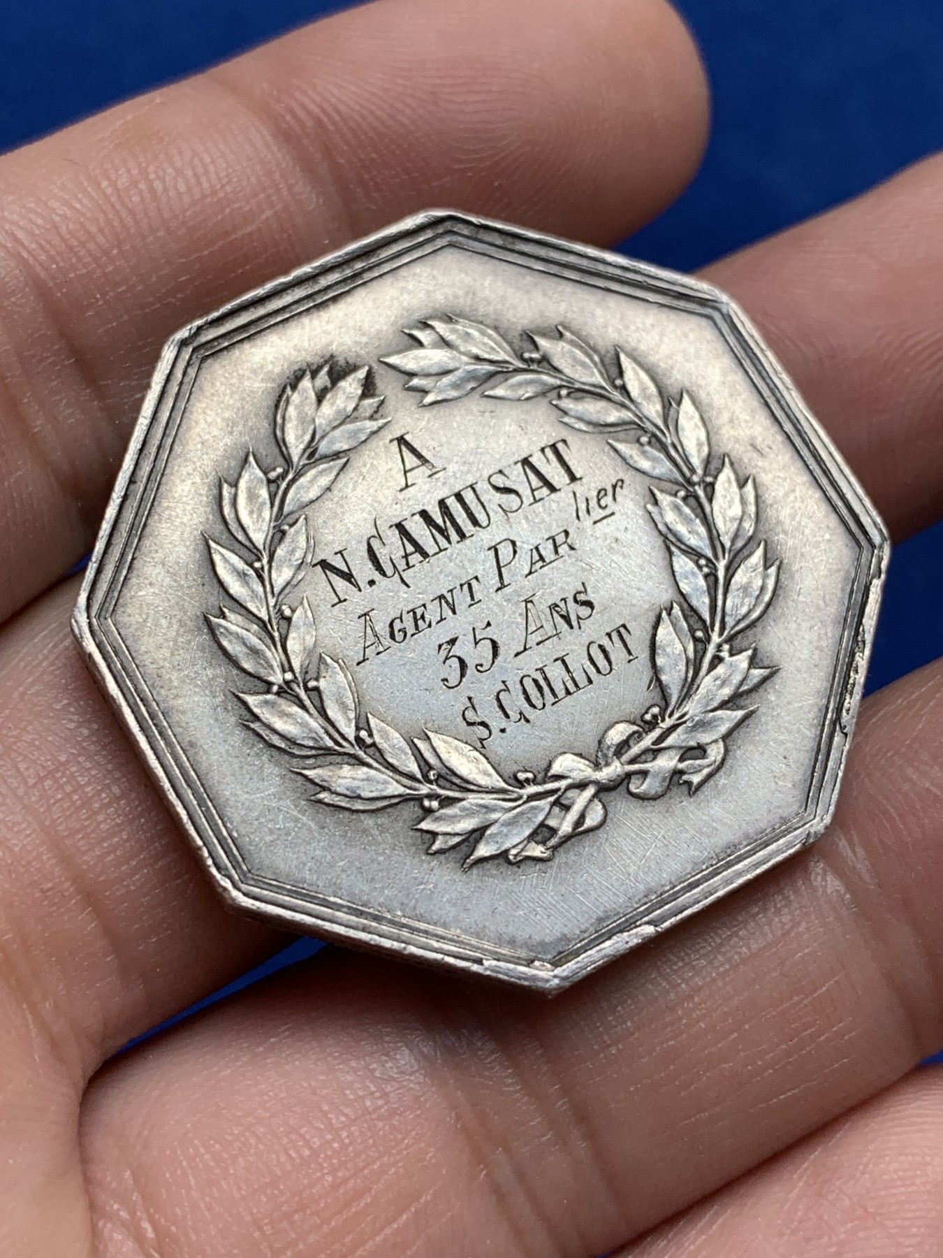 《竞宝斋》第209场-周日，周一 2场 (全场包邮) 法国八角银质代币，浴火凤凰火灾保险公司，23.58g，36.3mm，丰饶角边铭 背面带手工刻字