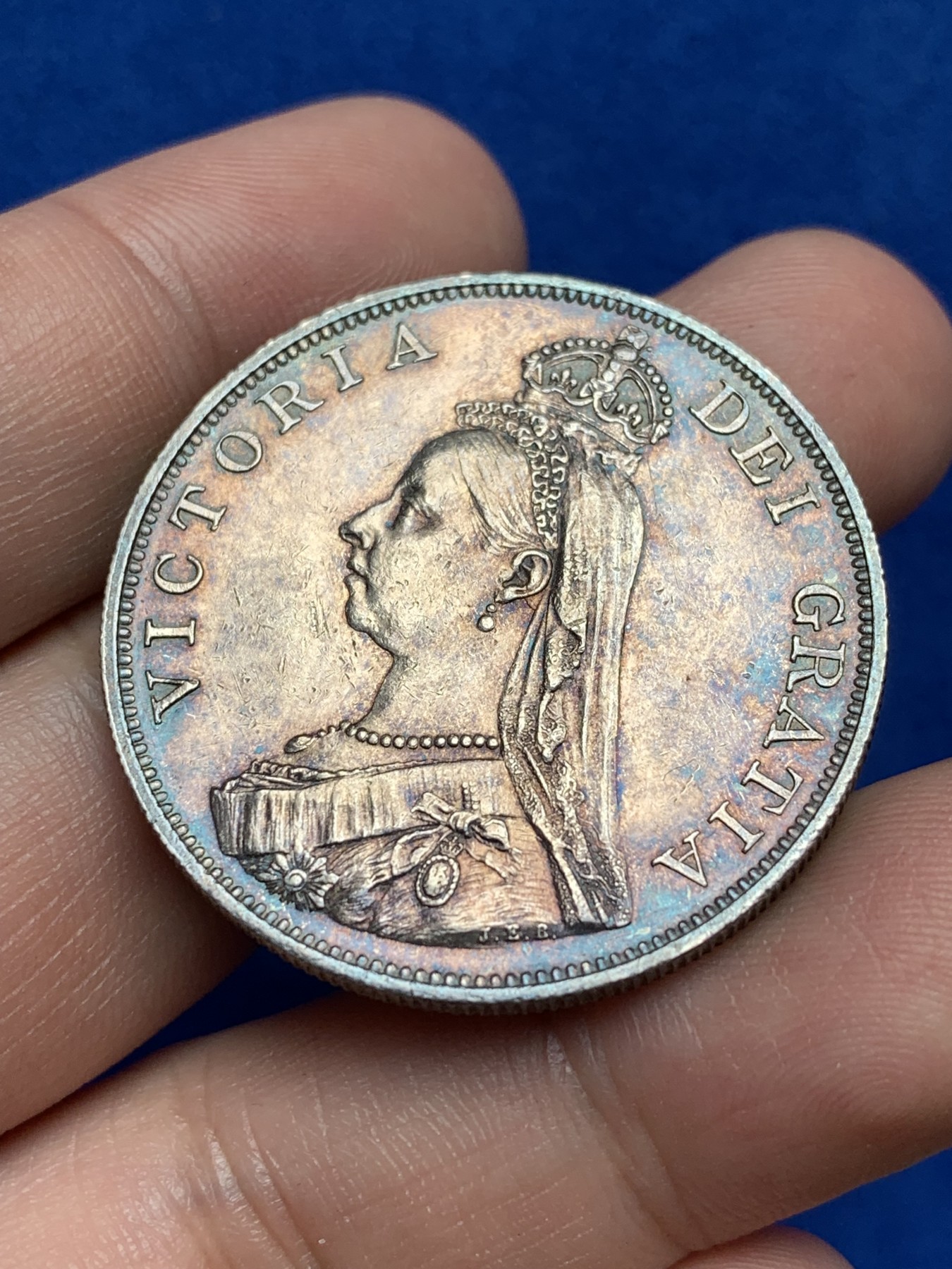 《竞宝斋》第209场-周日，周一 2场 (全场包邮) 英国 1887年 维多利亚双弗洛林银币 五彩转光 精品裸币