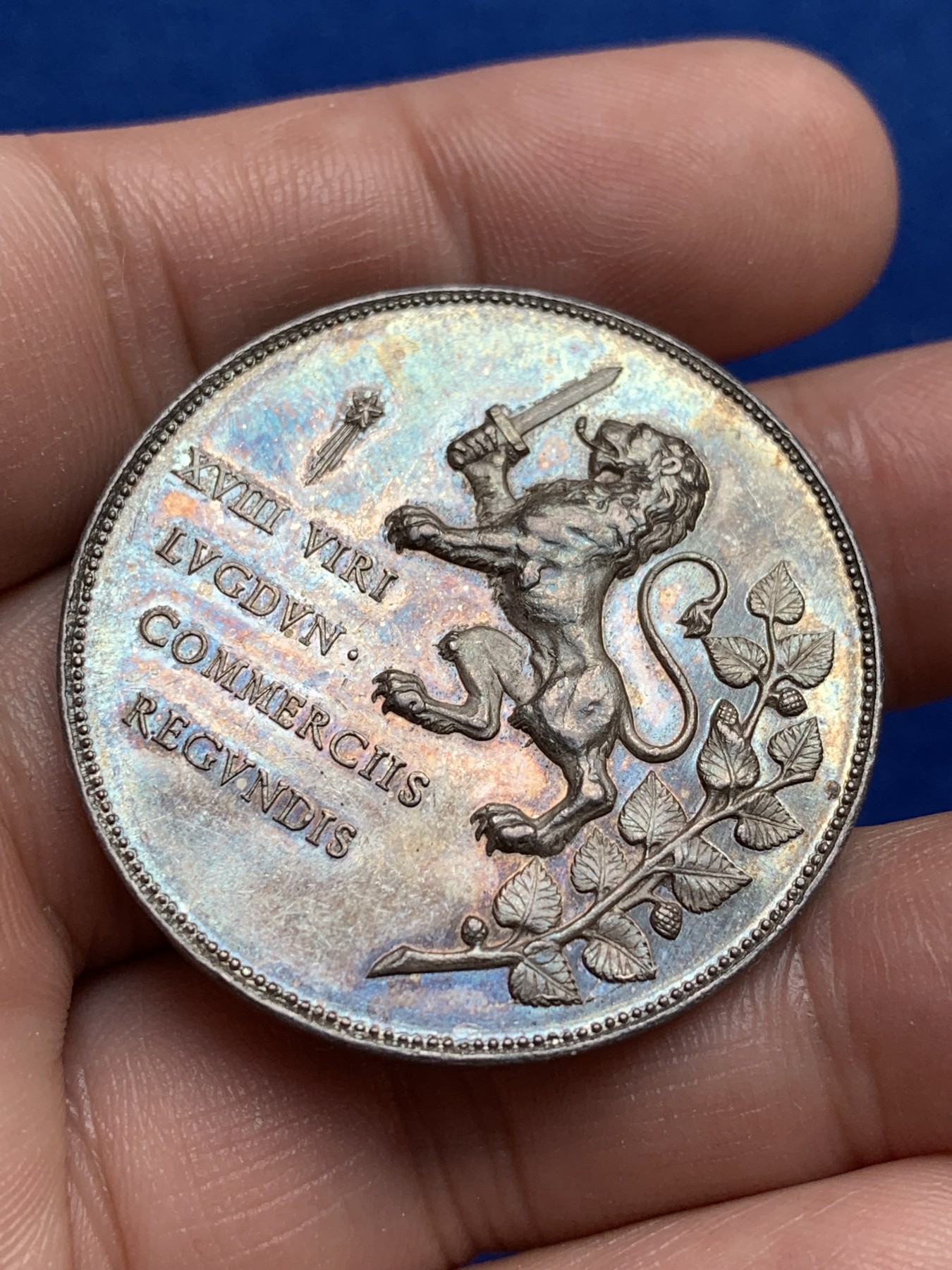 《竞宝斋》第209场-周日，周一 2场 (全场包邮) 法国1860-1879银质jeton，里昂丝绸协会，22.08g，37.7mm，蜜蜂边铭 包浆底板都非常好