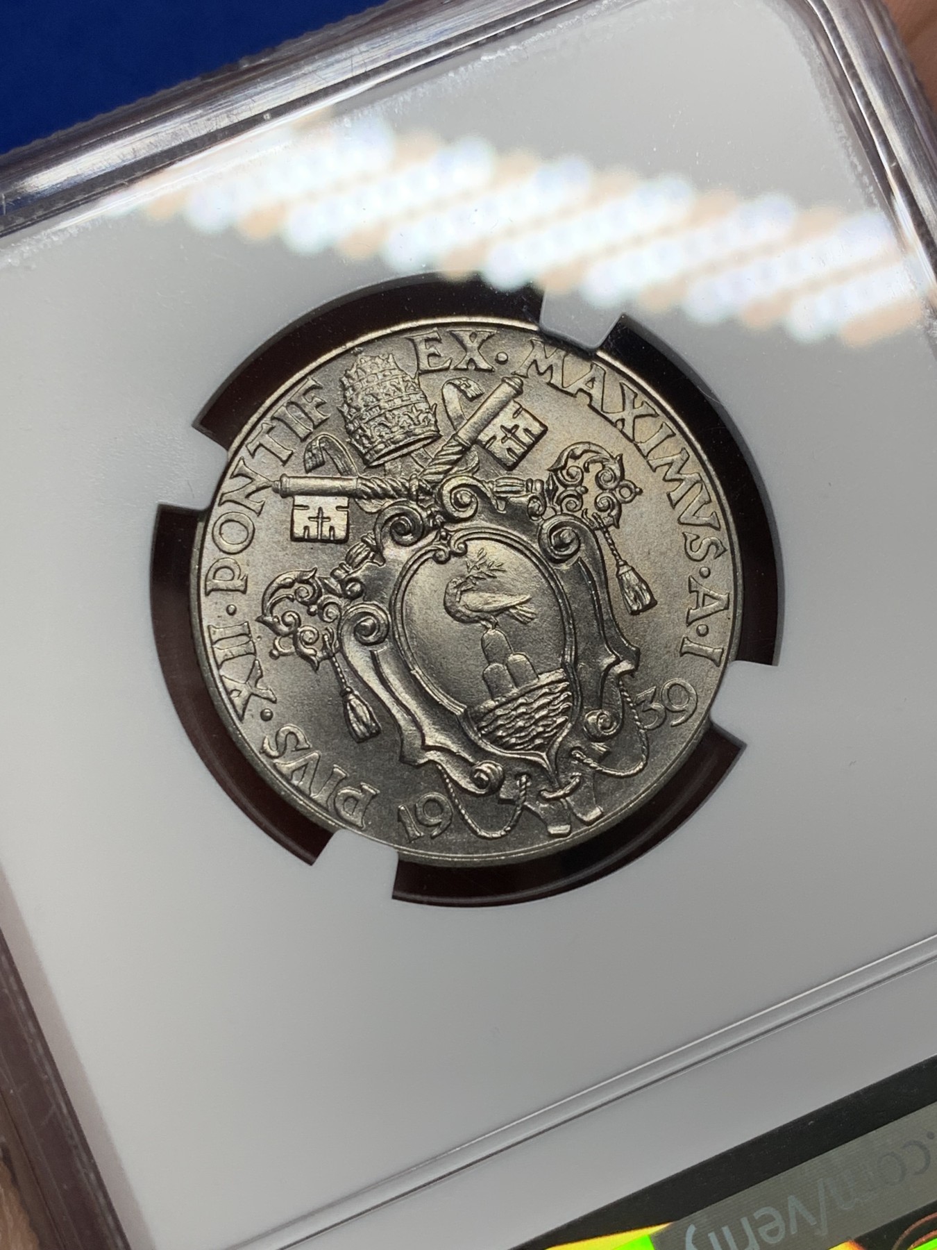 《竞宝斋》第209场-周日，周一 2场 (全场包邮) NGC MS64，梵蒂冈1939年，1里拉镍币，常见的品种，但能达到MS有分其实不多