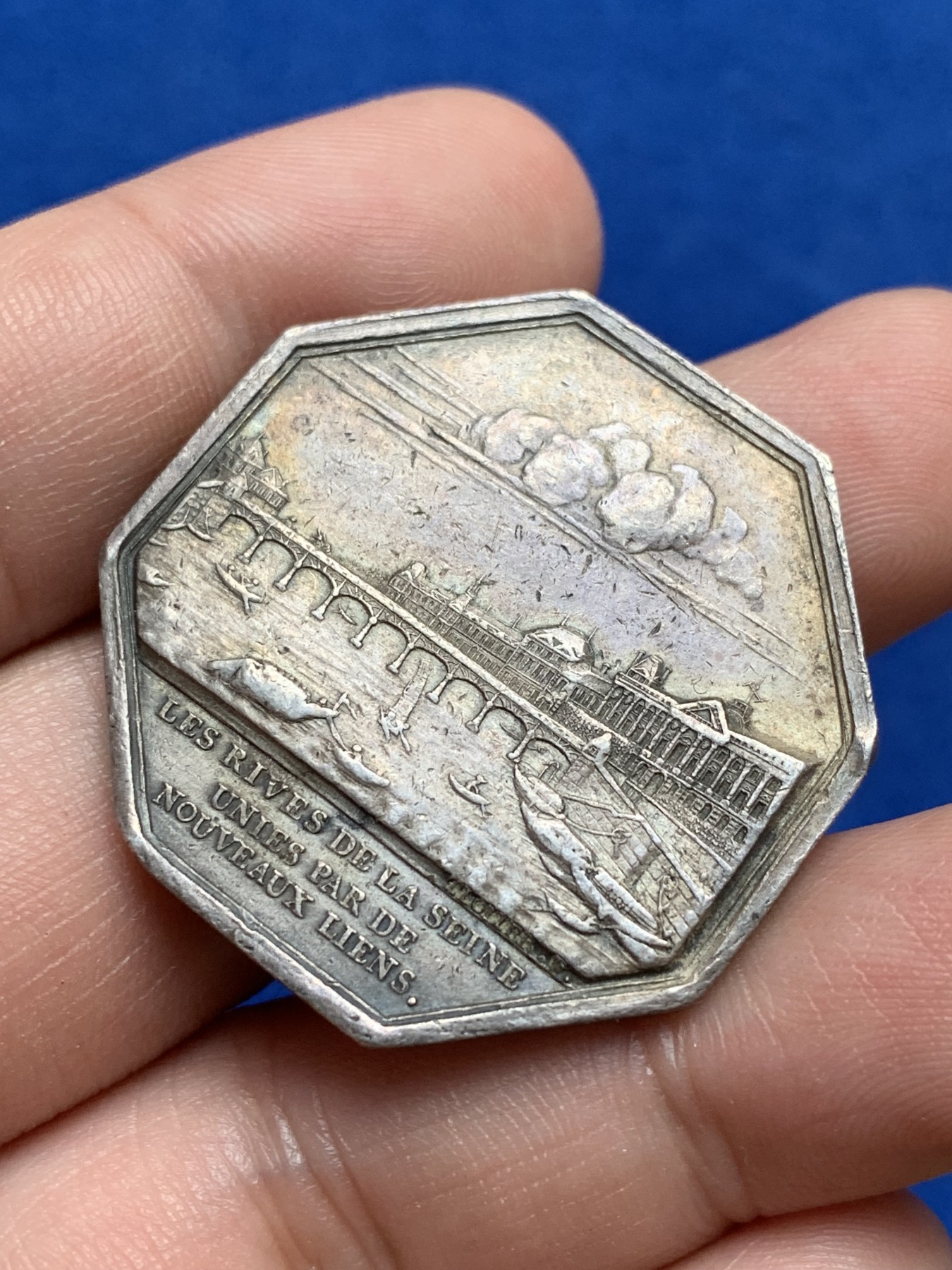 《竞宝斋》第209场-周日，周一 2场 (全场包邮) 法国八角银质代币，塞纳河三座铁桥建设协会，20.38g，35.2mm，非常少见品种 像是有流通过 细节见图