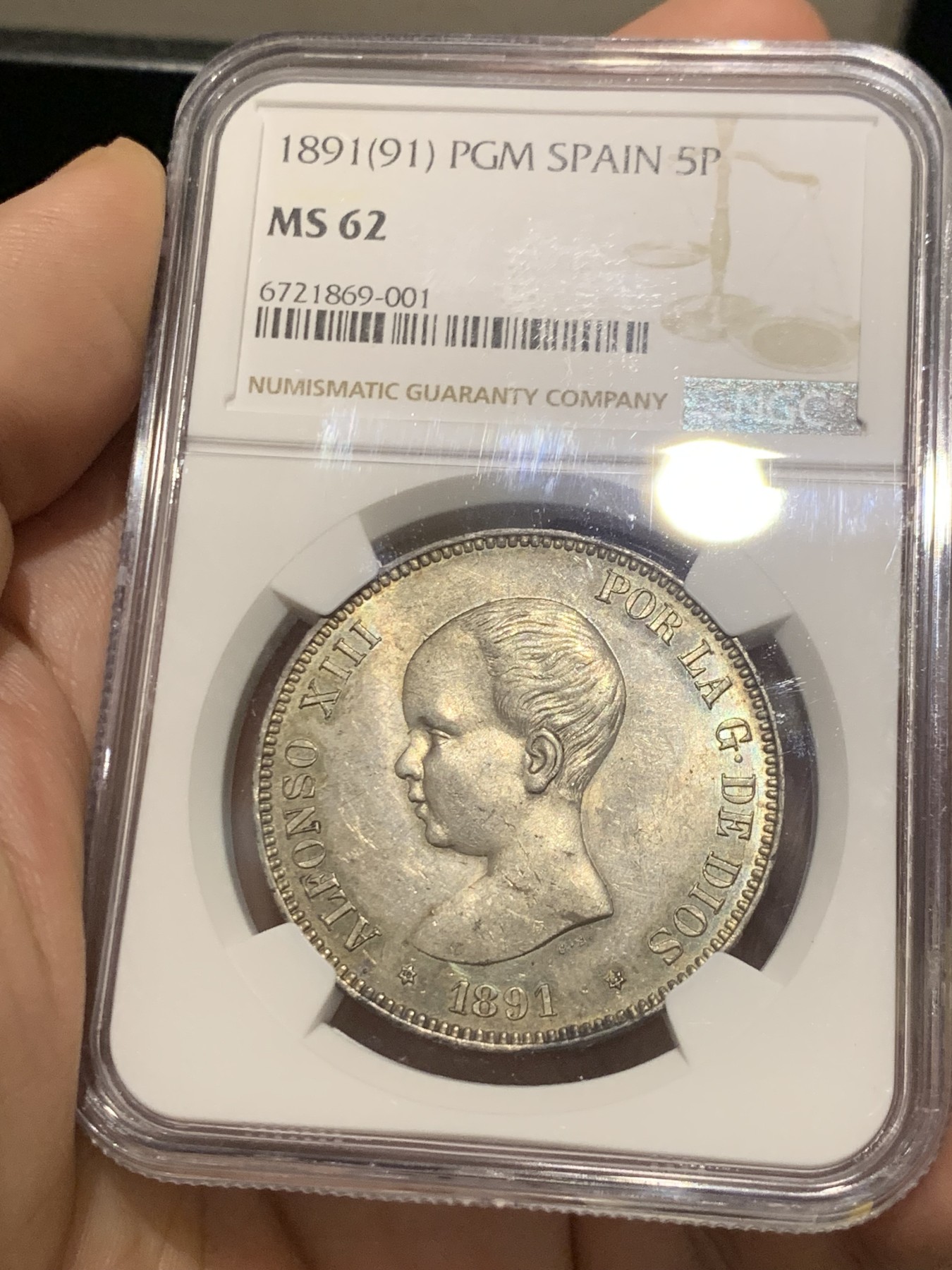 《竞宝斋》第209场-周日，周一 2场 (全场包邮) NGC MS62 小彩1891年西班牙婴儿头5比塞塔双柱大银币 ngc和pcgs都是亚军分，上ms级别的极少了 也难得 要比其他两头像少很多。