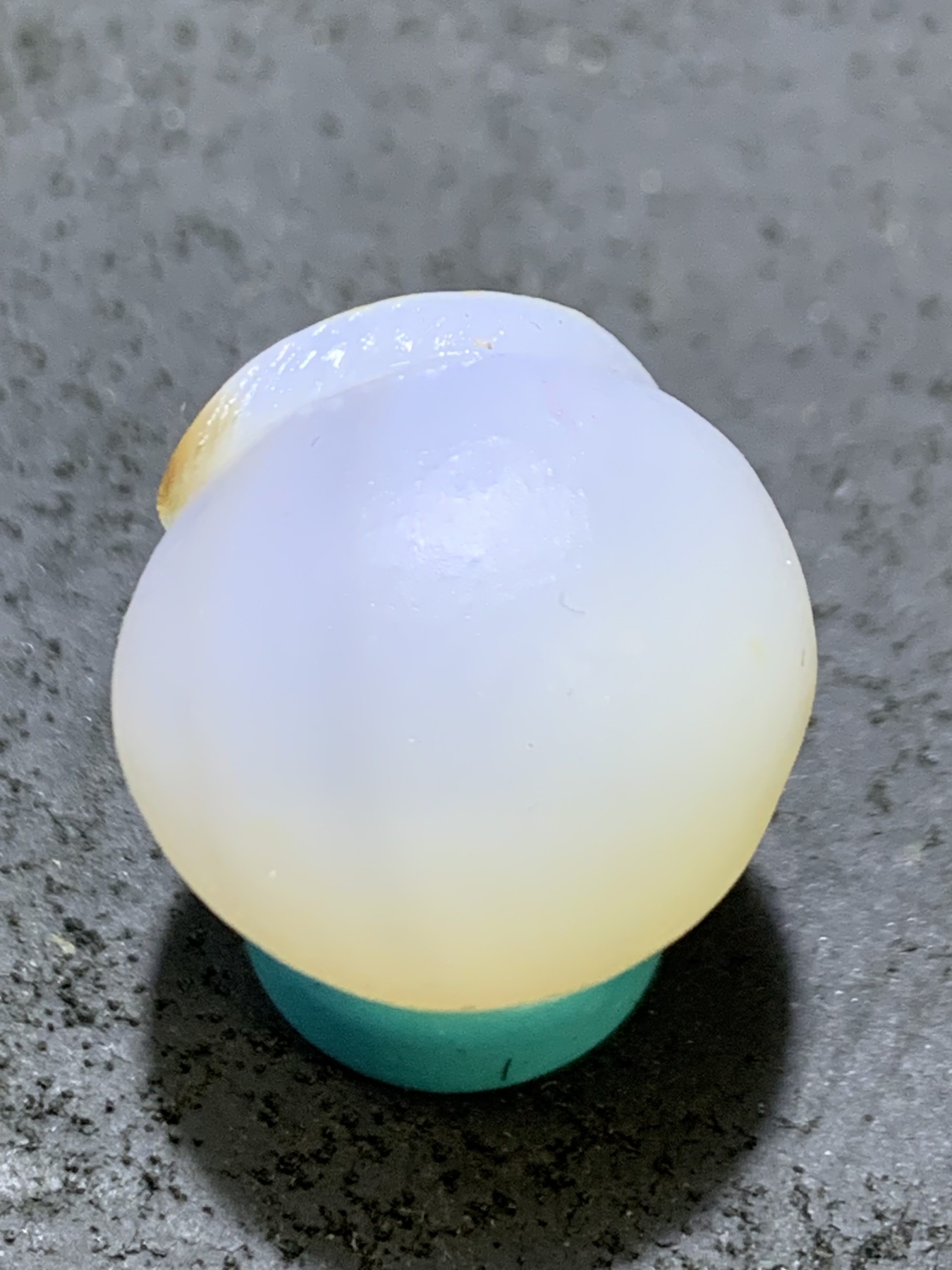 精美高玉化亚光海洋玉髓手工俏色巧雕羽毛圆珠一个