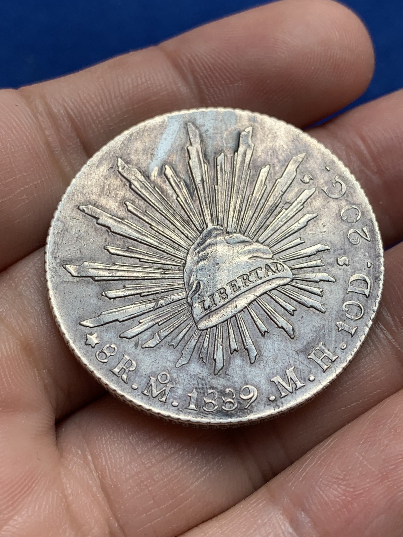 《竞宝斋》第209场-周日，周一 2场 (全场包邮) 墨西哥 1889年 8R 花边鹰洋银币 包浆味道不错 品像过关 羽毛细节打制清晰 带银光