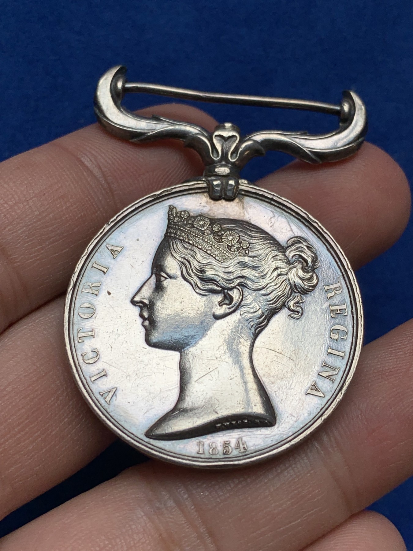 《竞宝斋》第209场-周日，周一 2场 (全场包邮) 1854年大英帝国克里米亚战争奖章 高点非常好 难得！36mm 总高51.6mm 35.5克