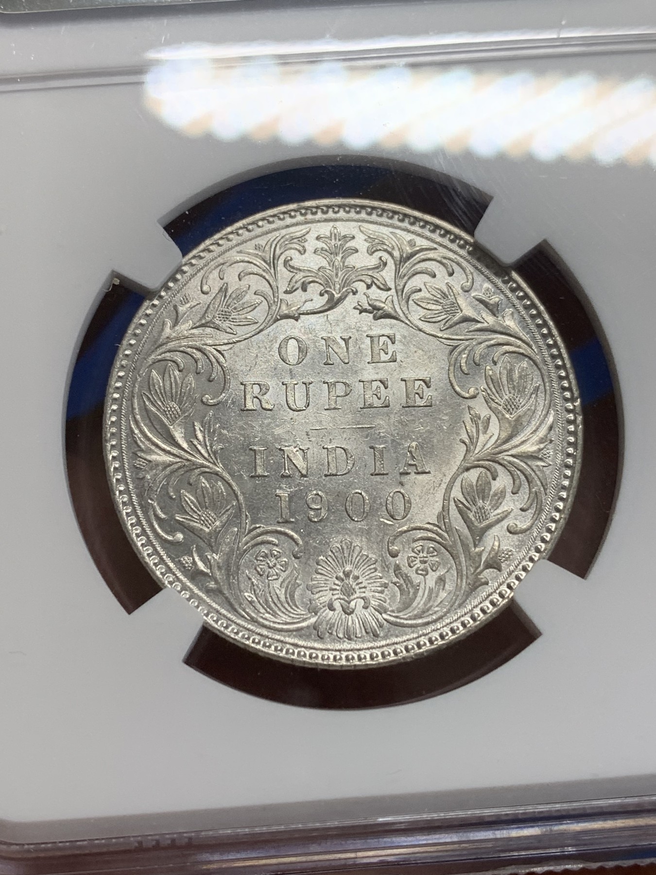 《竞宝斋》第209场-周日，周一 2场 (全场包邮) NGC UNC 印度1900年维多利亚1卢比银币