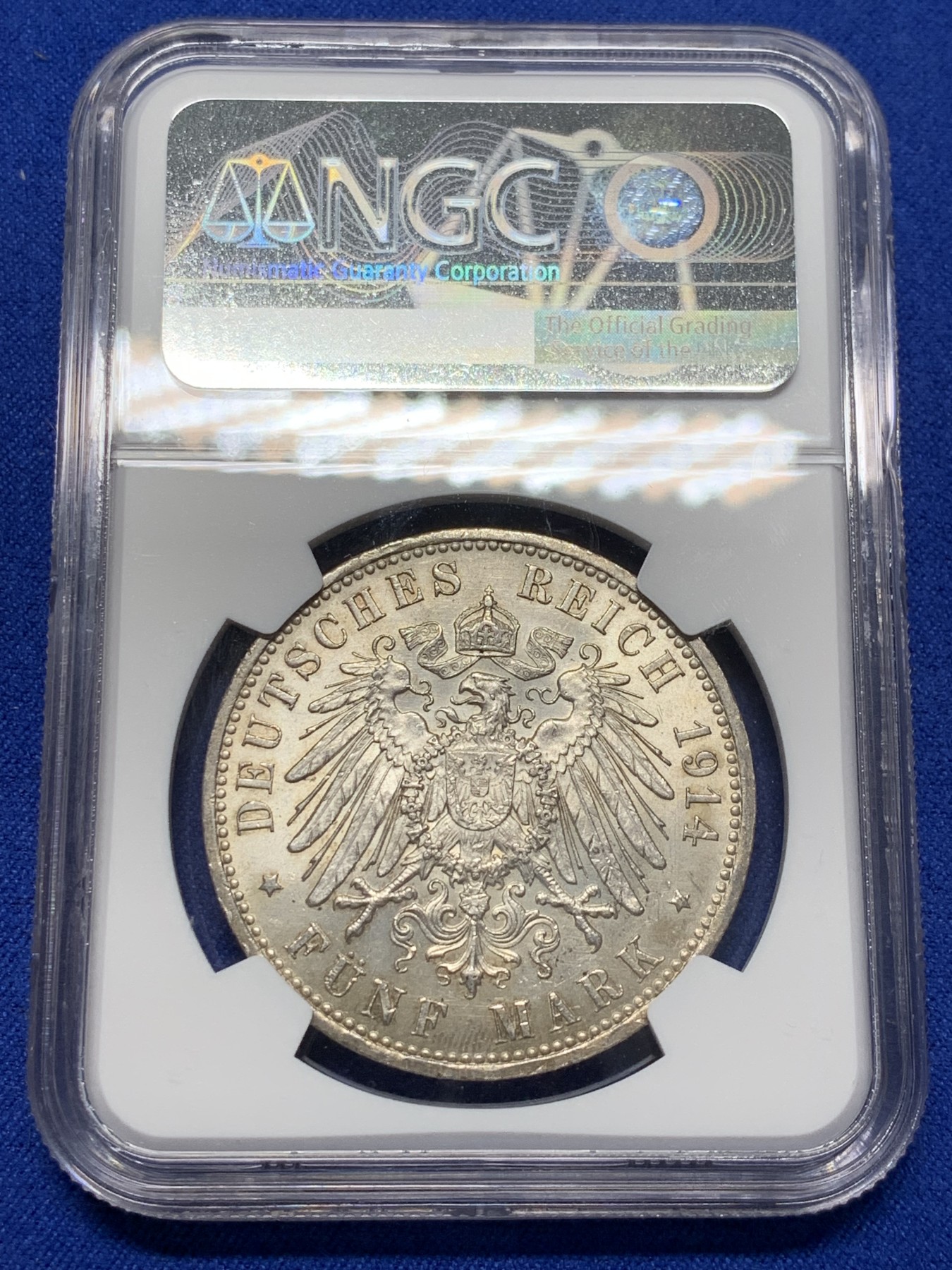 《竞宝斋》第209场-周日，周一 2场 (全场包邮) NGC-MS63 德国普鲁士 1914 威廉二世军装5马克大银币 十字转光 淡彩包浆 状态很好
