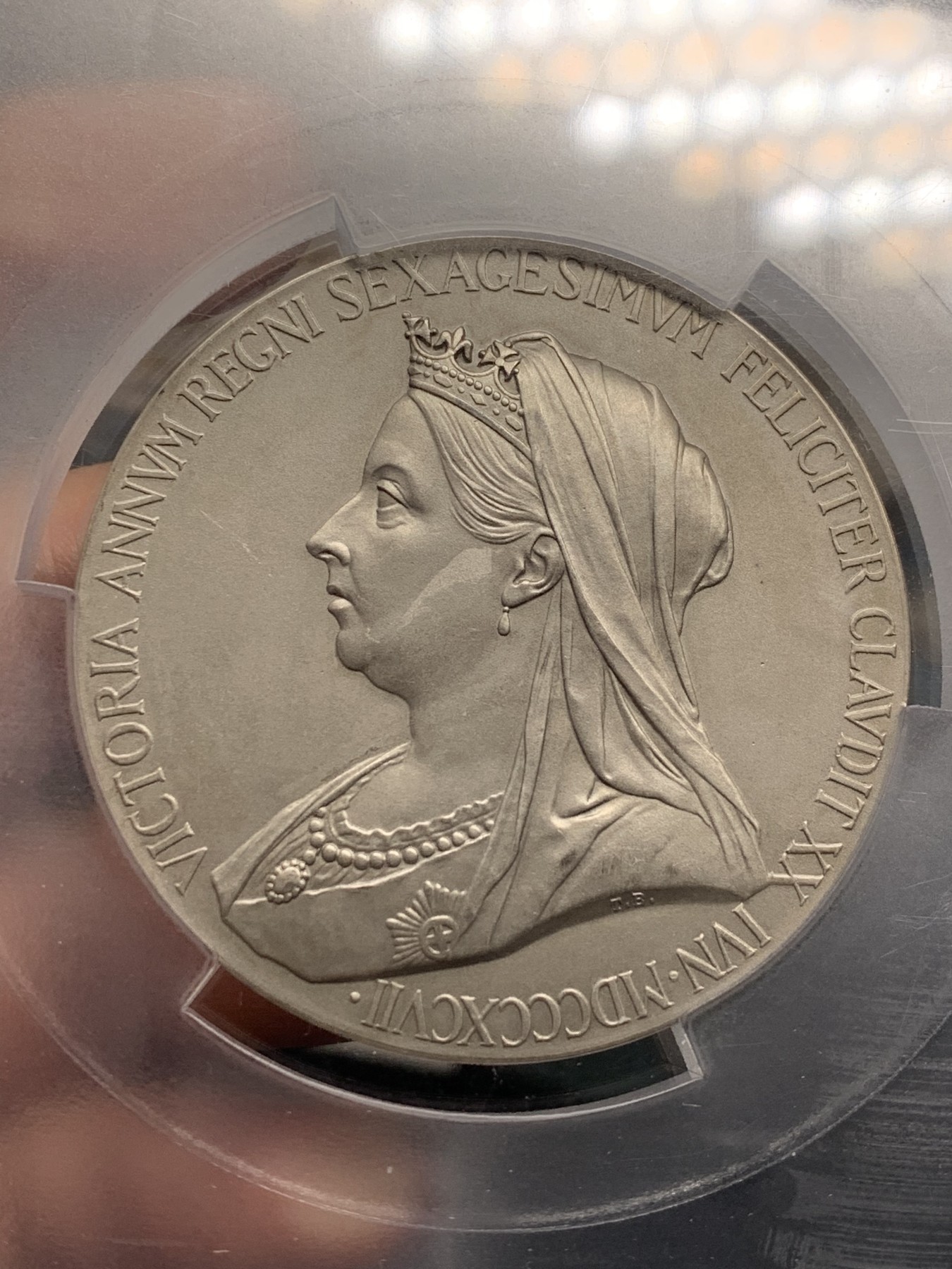 《竞宝斋》第209场-周日，周一 2场 (全场包邮) PCGS SP65 英国 1897年 维多利亚登基60周年纪念大银章 MATTE 磨砂板少见  55mm 84.7克 热门品种 大盒封装