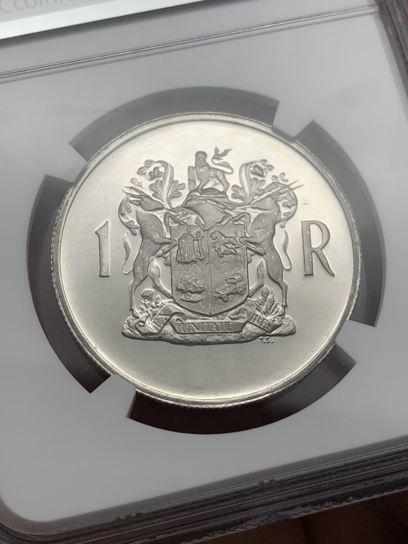 《竞宝斋》第209场-周日，周一 2场 (全场包邮) NGC PF66CA 南非1969年1兰特流通银币