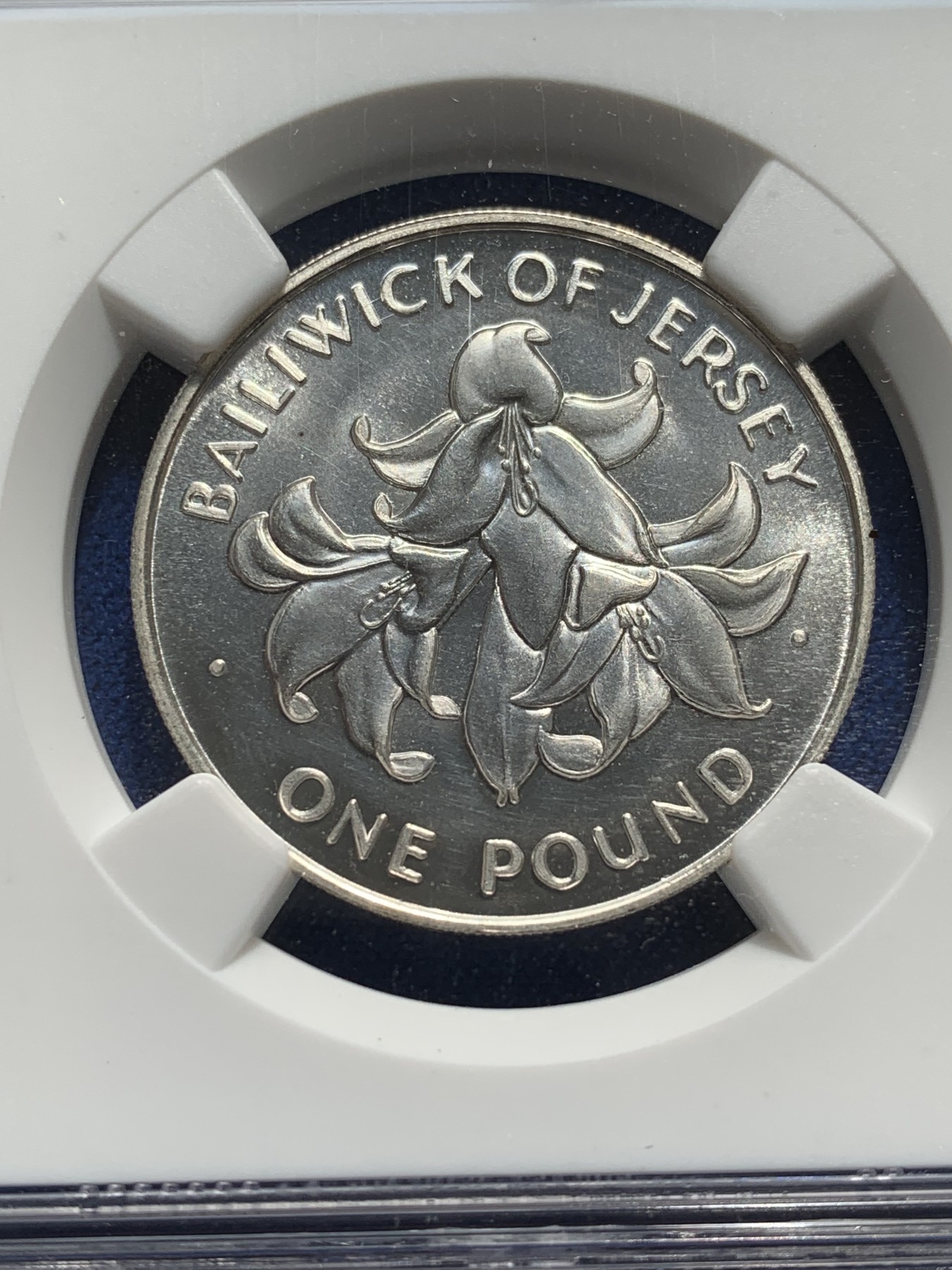 《竞宝斋》第209场-周日，周一 2场 (全场包邮) NGC MS66 泽西岛1972年 1镑银币 35周年纪念标签