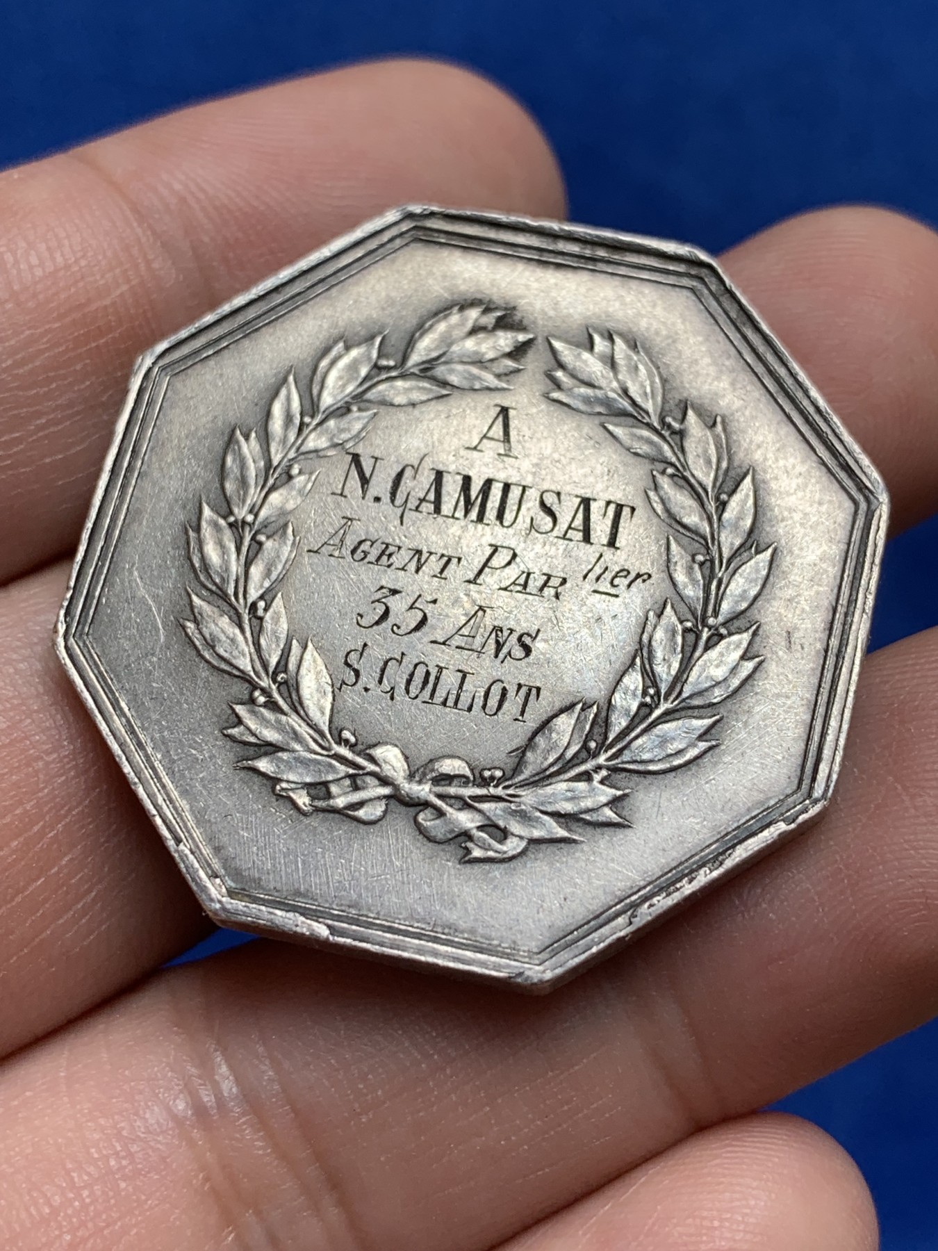 《竞宝斋》第209场-周日，周一 2场 (全场包邮) 法国八角银质代币，浴火凤凰火灾保险公司，23.58g，36.3mm，丰饶角边铭 背面带手工刻字