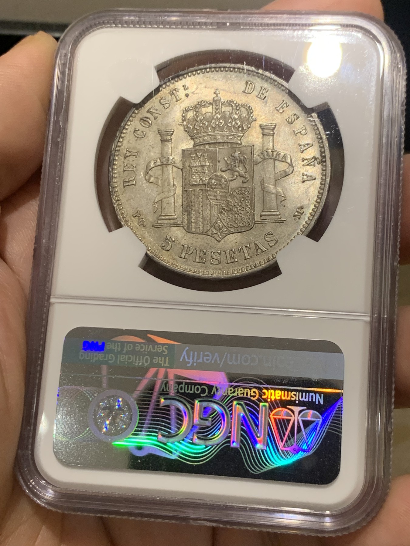 《竞宝斋》第209场-周日，周一 2场 (全场包邮) NGC MS62 小彩1891年西班牙婴儿头5比塞塔双柱大银币 ngc和pcgs都是亚军分，上ms级别的极少了 也难得 要比其他两头像少很多。