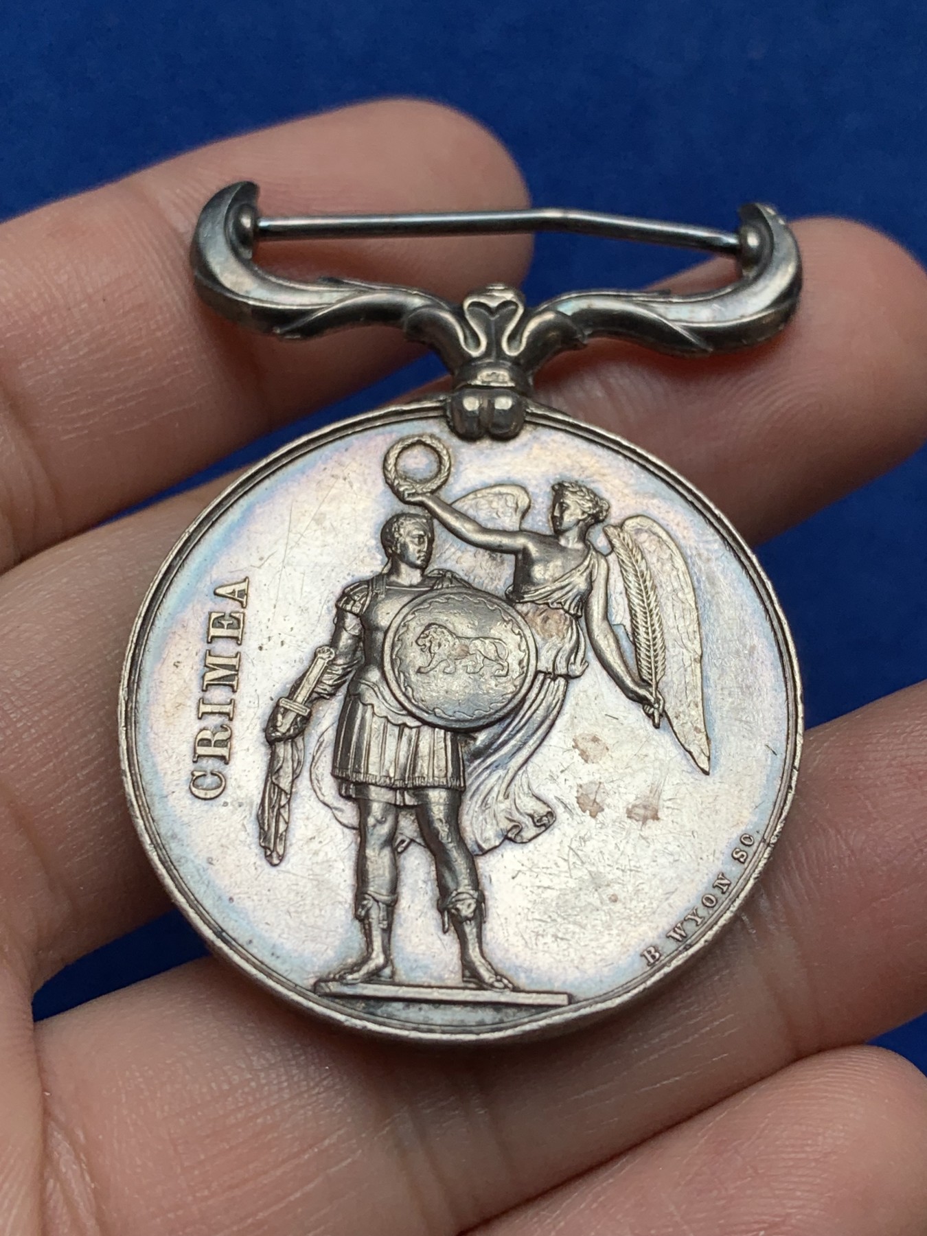 《竞宝斋》第209场-周日，周一 2场 (全场包邮) 1854年大英帝国克里米亚战争奖章 高点非常好 难得！36mm 总高51.6mm 35.5克