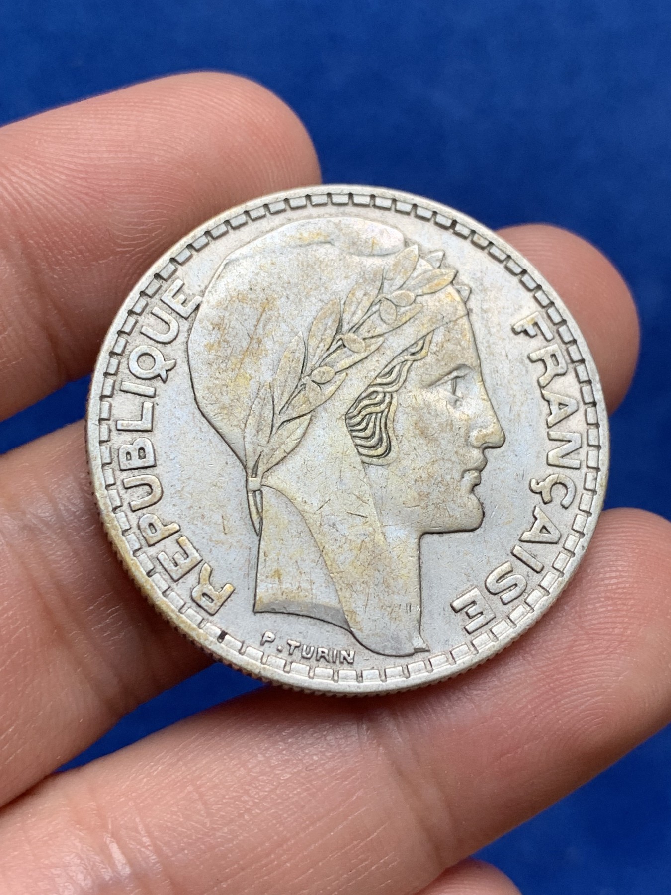 《竞宝斋》第209场-周日，周一 2场 (全场包邮) 法国 1933年 法兰西桂冠20法郎银币 带棕黄色包浆