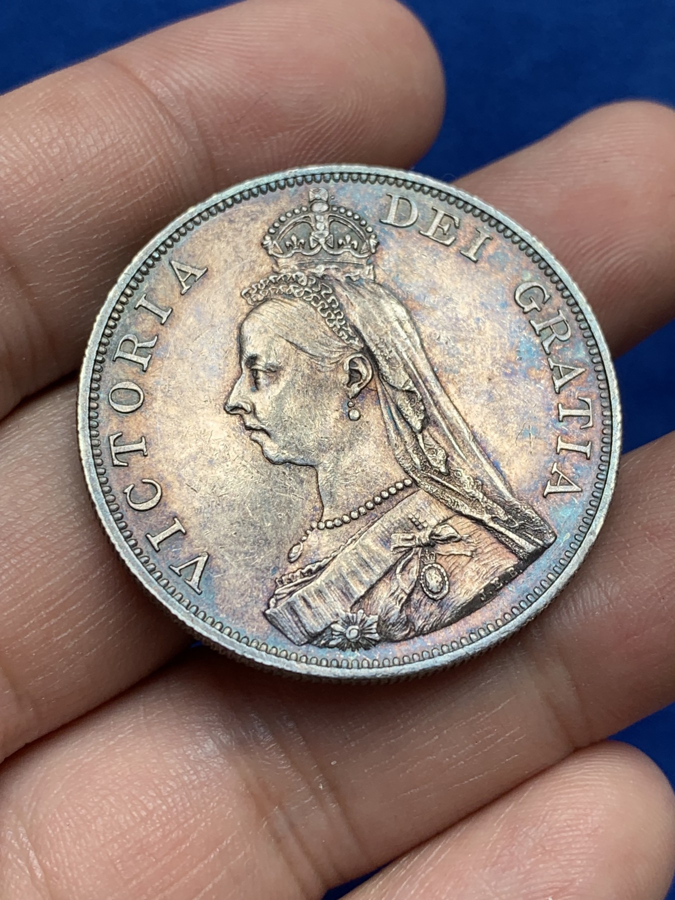 《竞宝斋》第209场-周日，周一 2场 (全场包邮) 英国 1887年 维多利亚双弗洛林银币 五彩转光 精品裸币