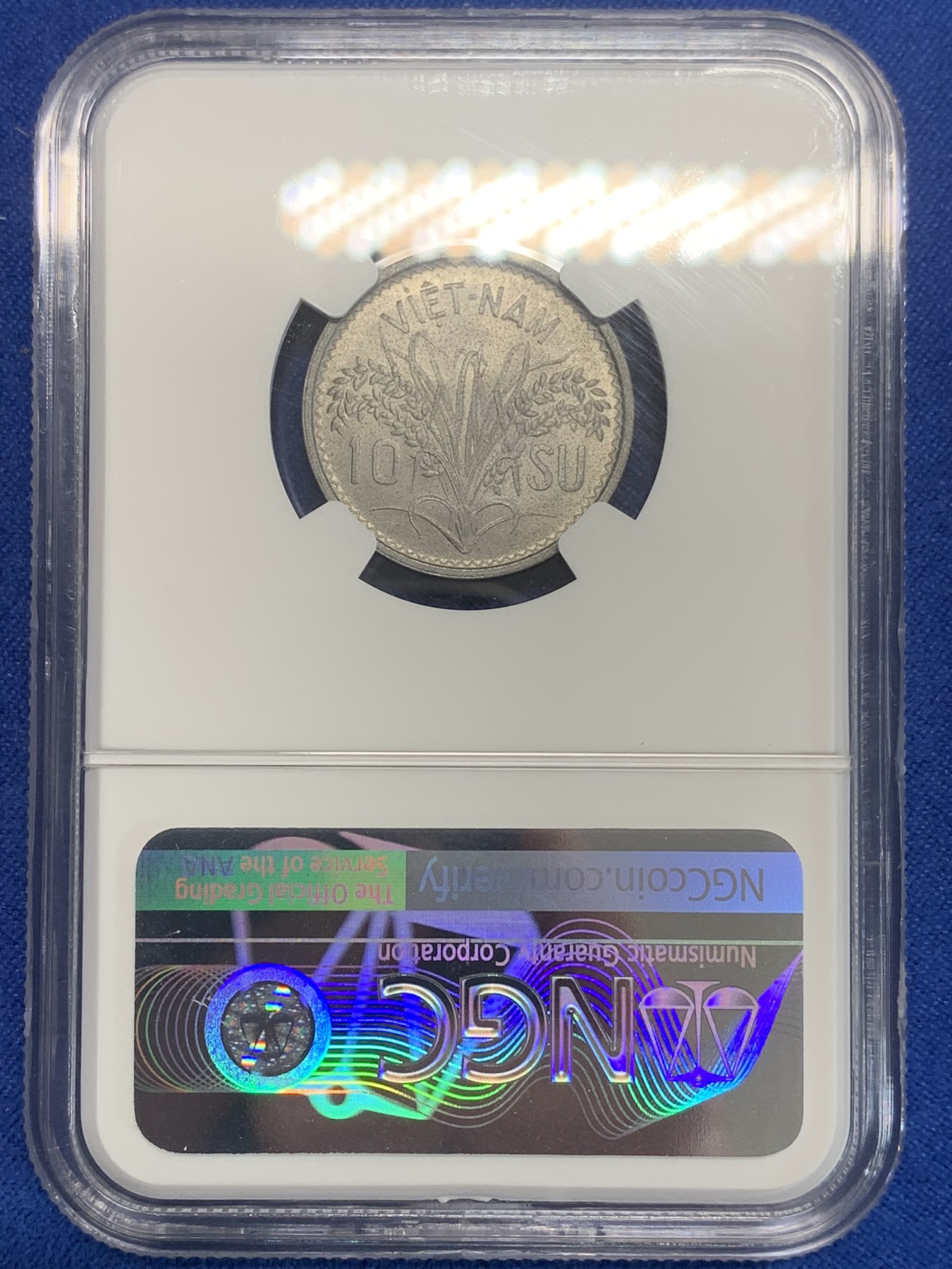 《竞宝斋》第209场-周日，周一 2场 (全场包邮) NGC-MS64 越南 1953年 三姐妹10苏铝币