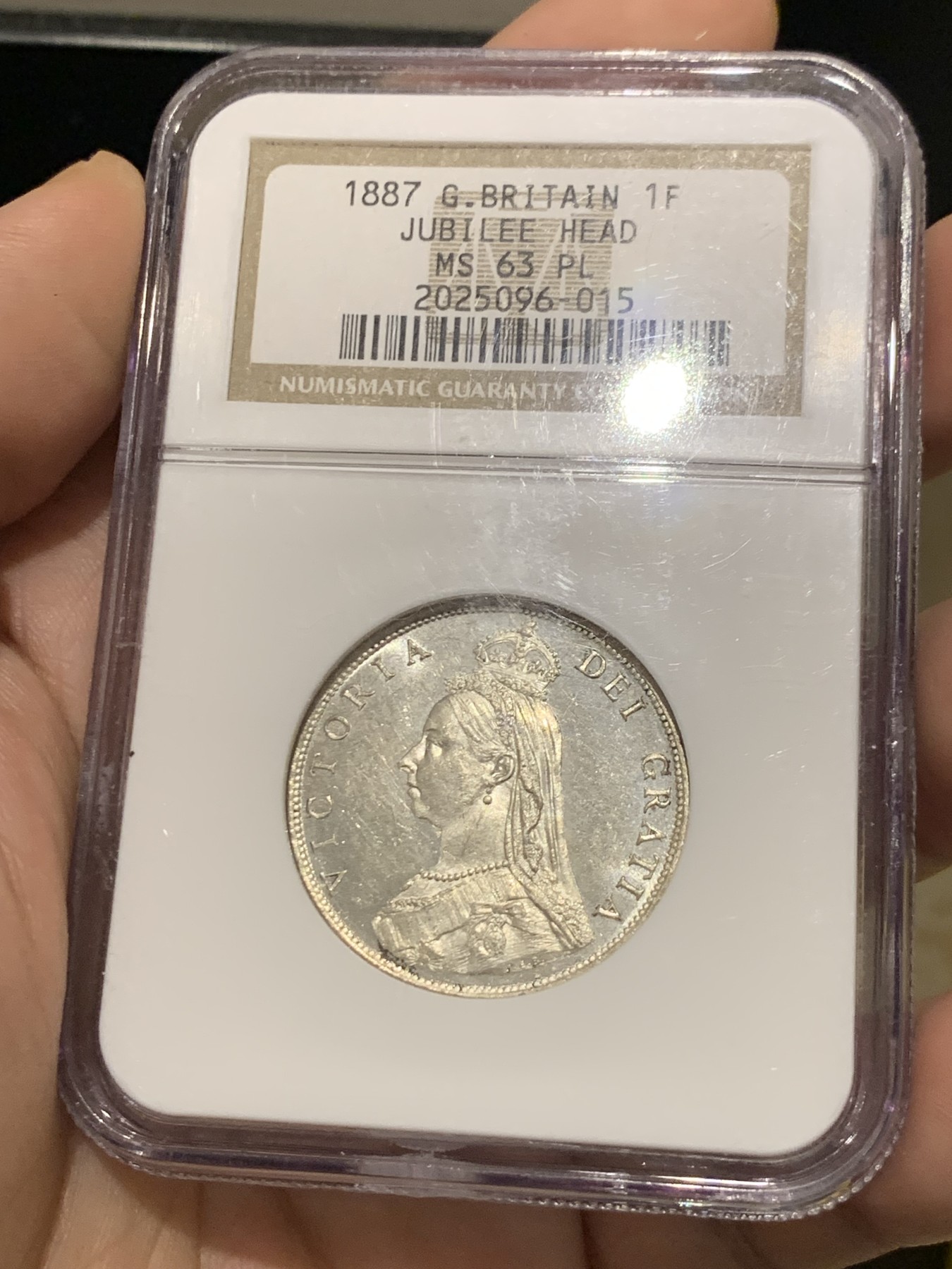 《竞宝斋》第209场-周日，周一 2场 (全场包邮) NGC-MS63PL 1887年 英国 维多利亚女王 2先令 大银币   少见的NGC认证的PL镜面初铸精制底板，老盒严评，能评上PL的屈指可数，季军，更高分仅1枚